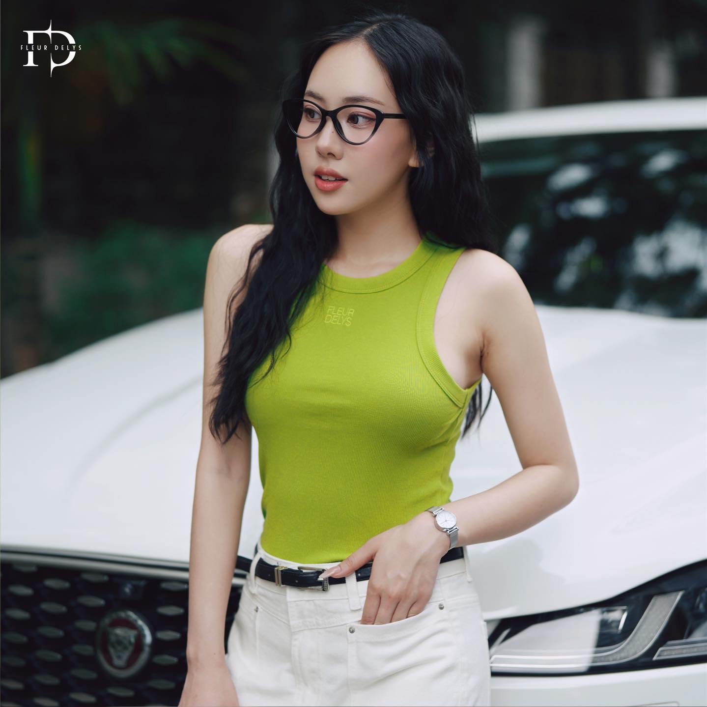 Áo Cổ Tròn Phối Viền Rộng