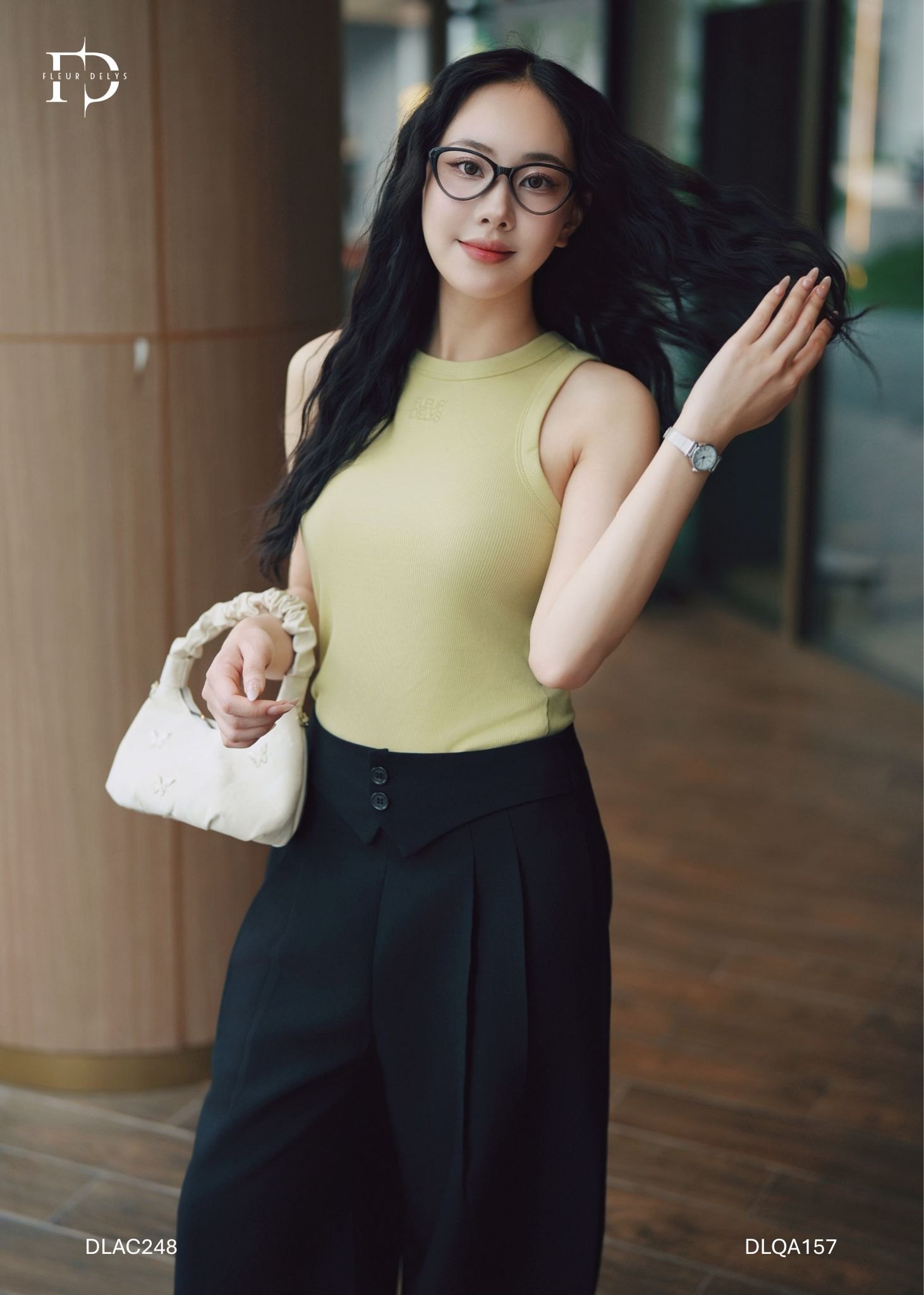 Áo Cổ Tròn Phối Viền Rộng