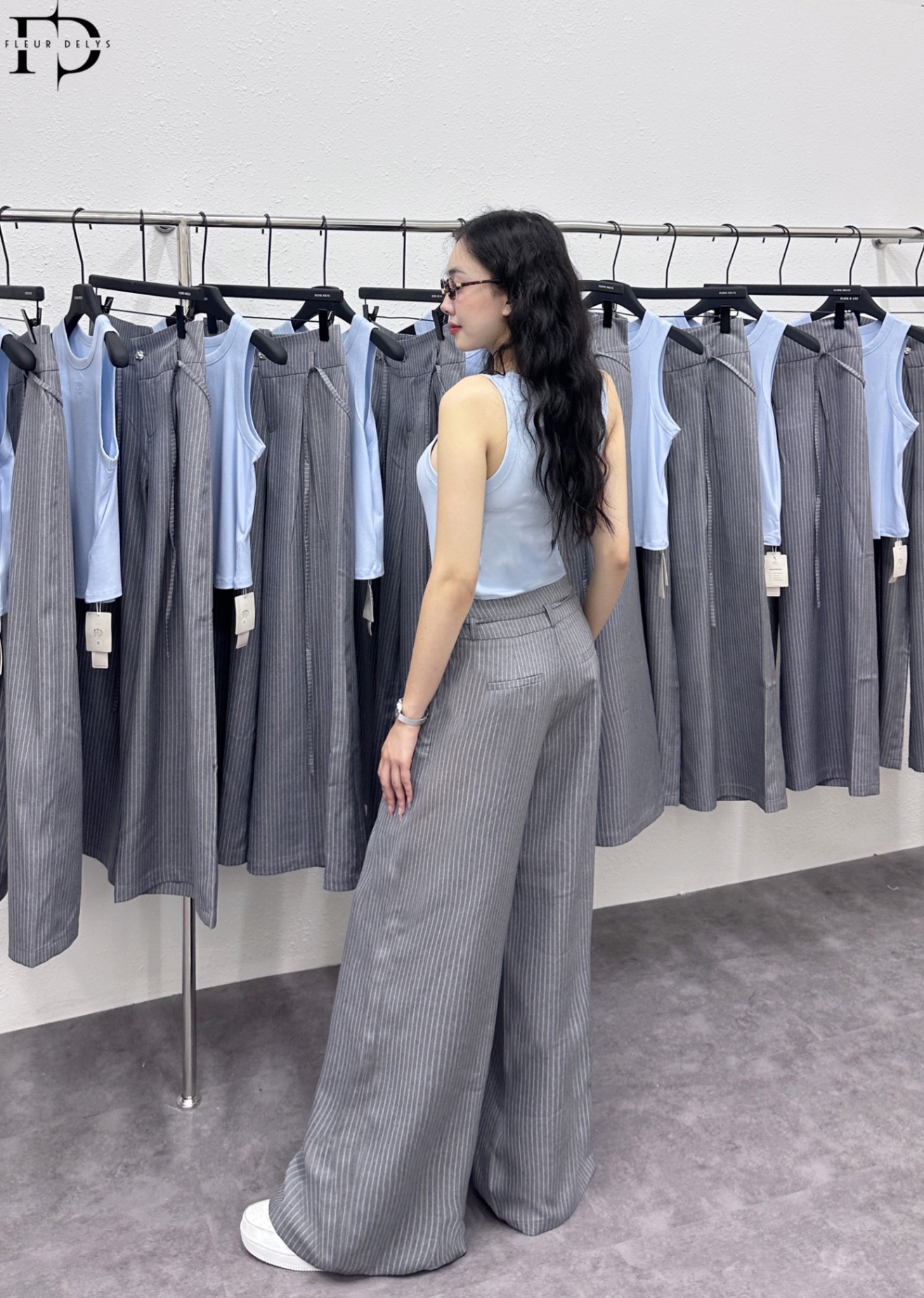 Áo Cổ Tròn Phối Viền Rộng