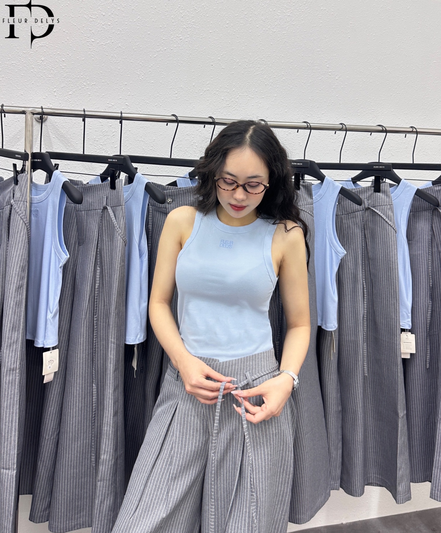 Áo Cổ Tròn Phối Viền Rộng