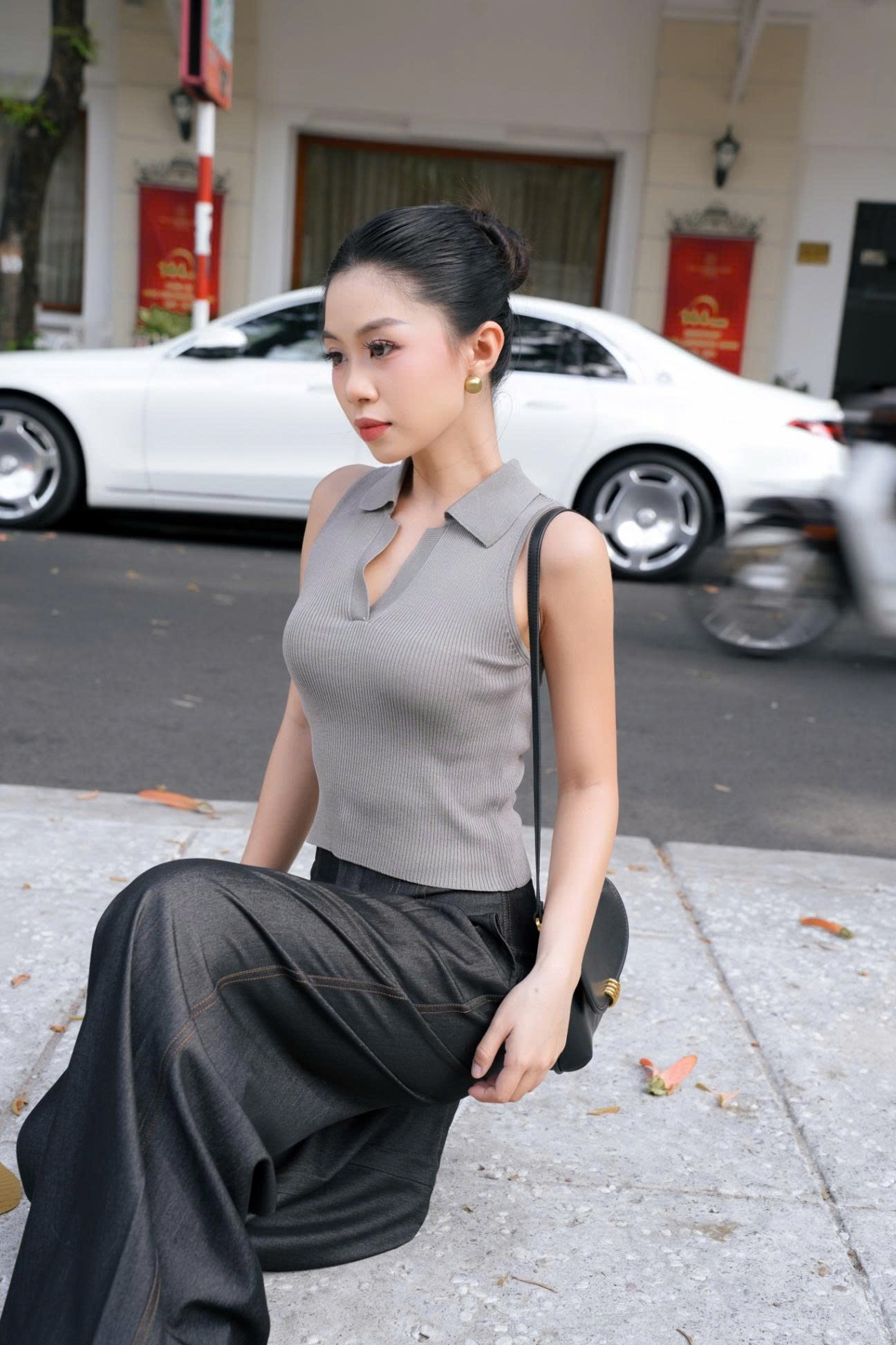 Áo Len Sát Nách Cổ V