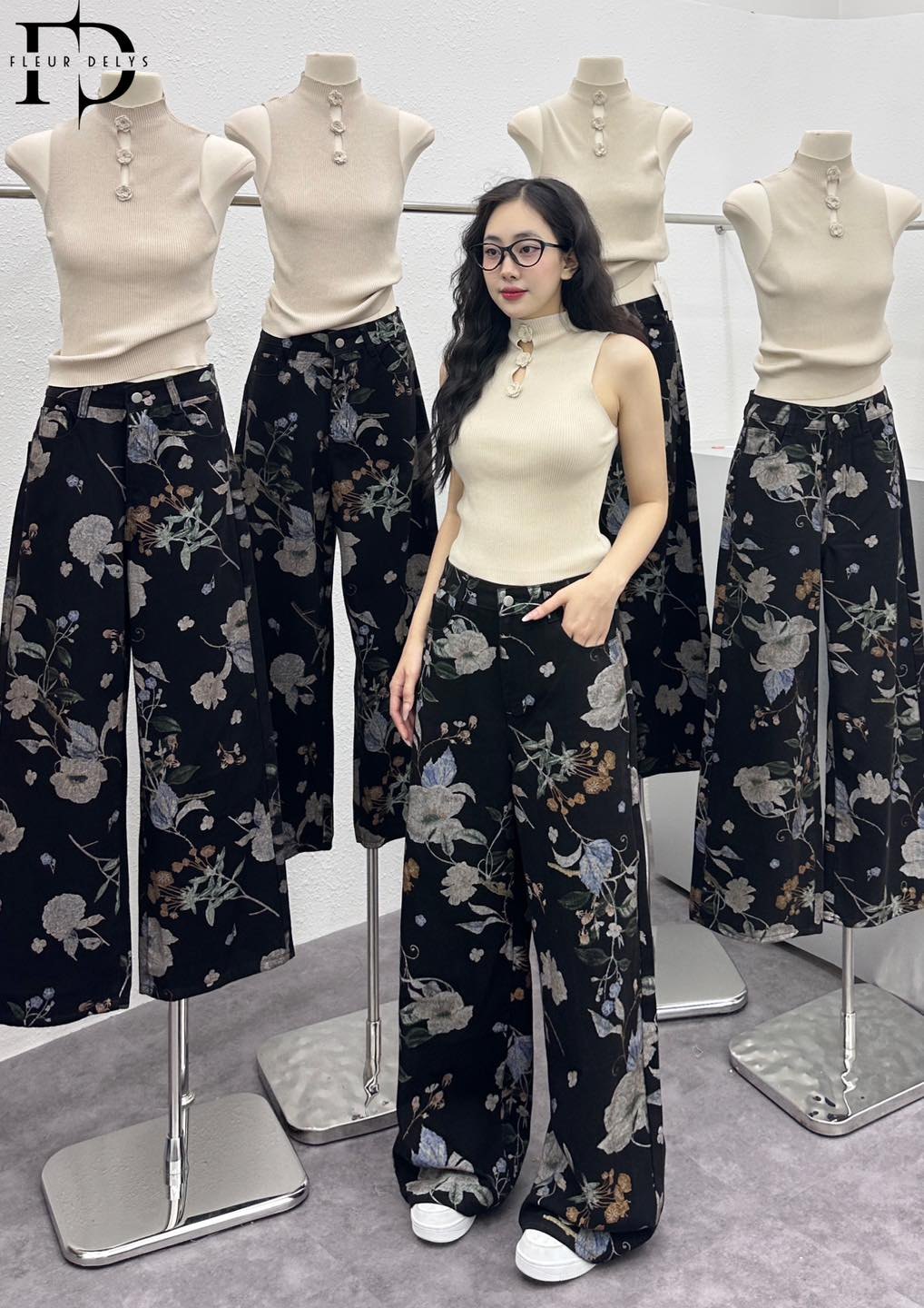 Áo Len Sát Nách Phối 3 Bông Hoa
