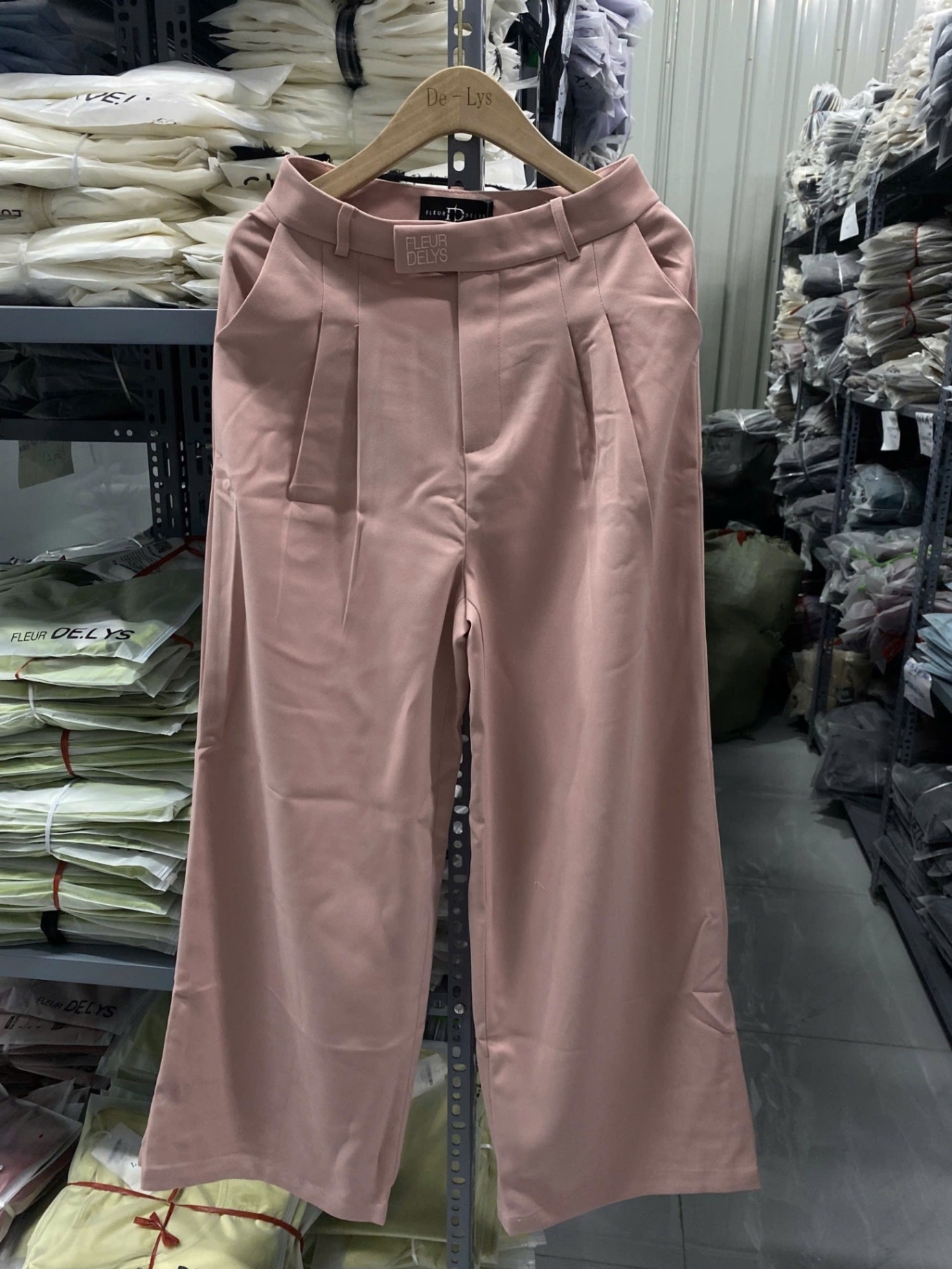 Quần 2 Ly Phối Hình Thêu Vuông