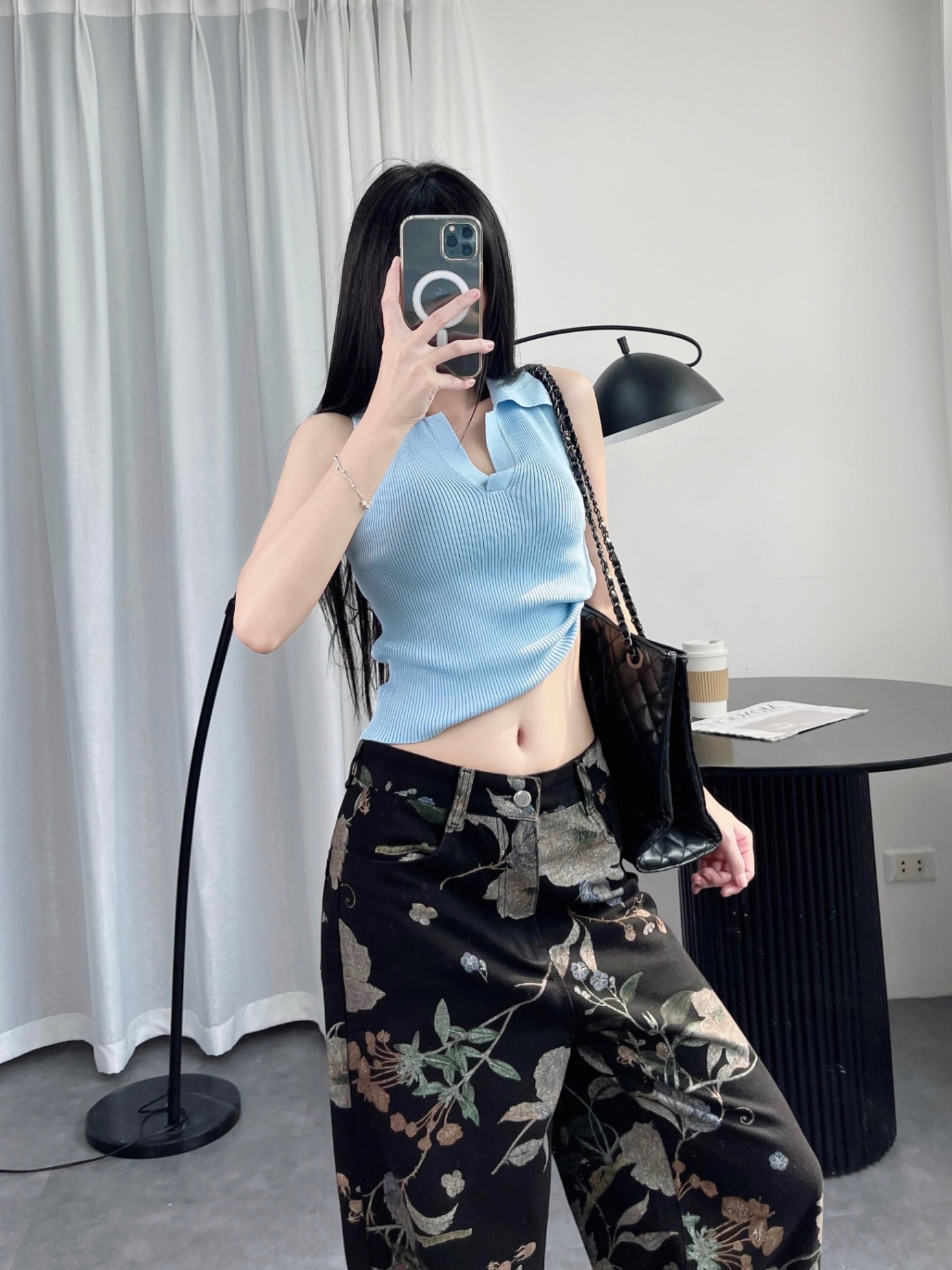 Áo Len Sát Nách Cổ V