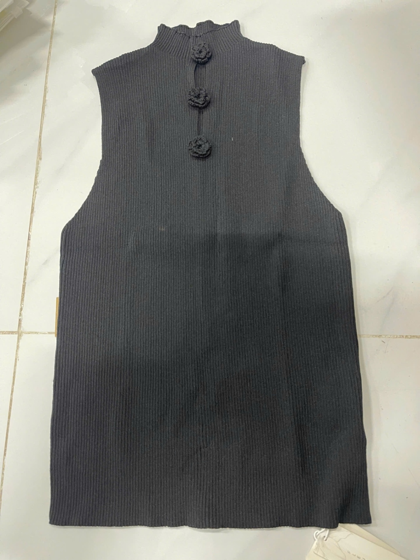Áo Len Sát Nách Phối 3 Bông Hoa