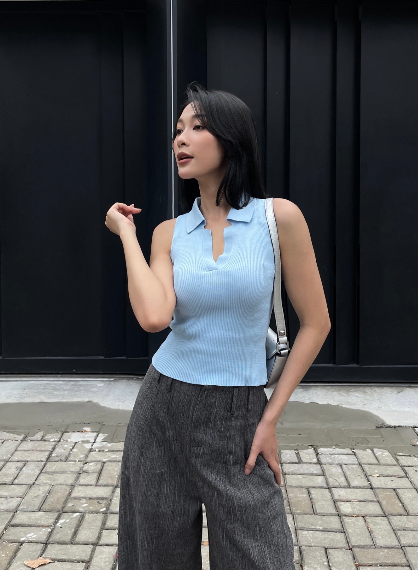 Áo Len Sát Nách Cổ V