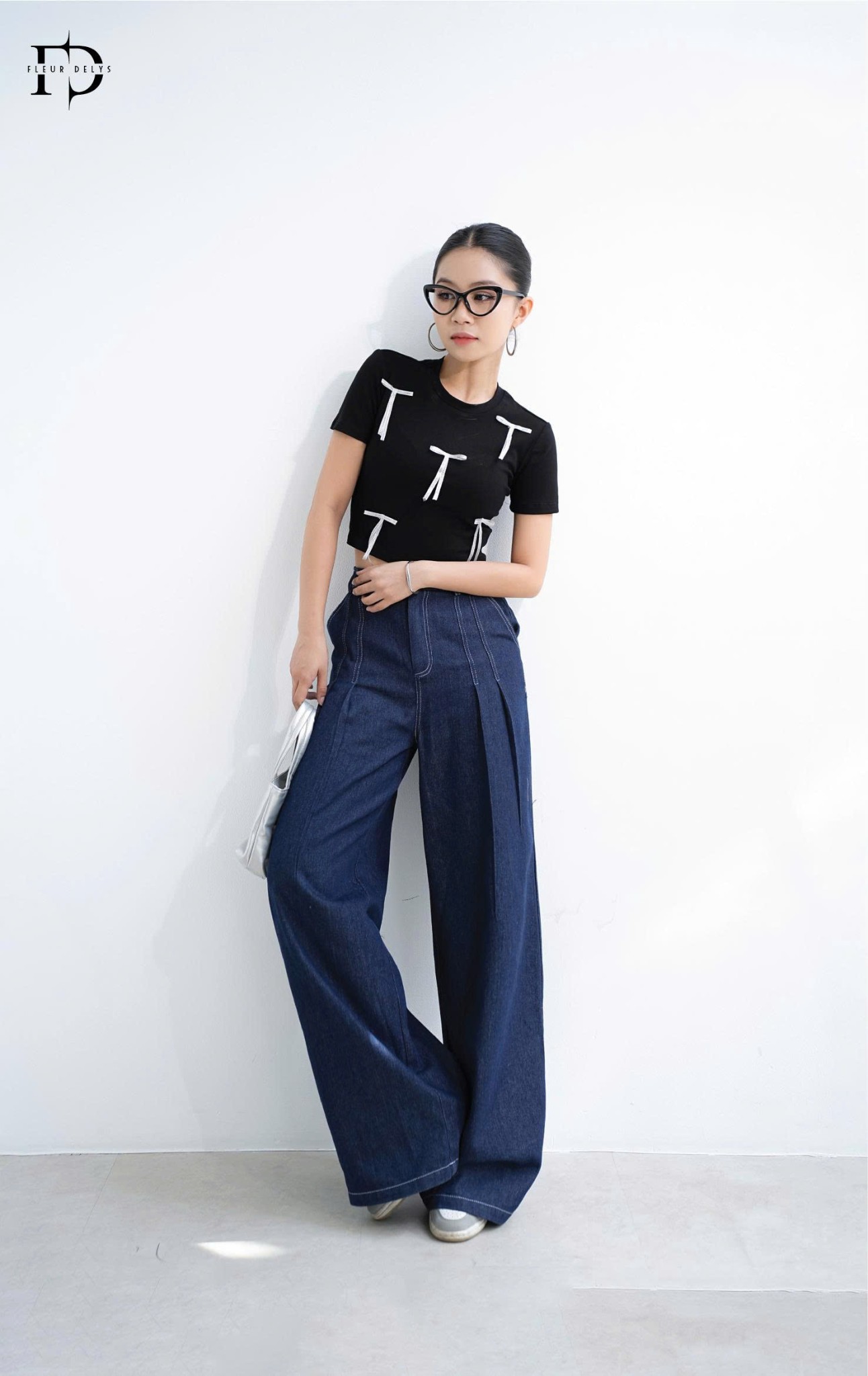 Quần Jean Thêu Chỉ Trắng - B11