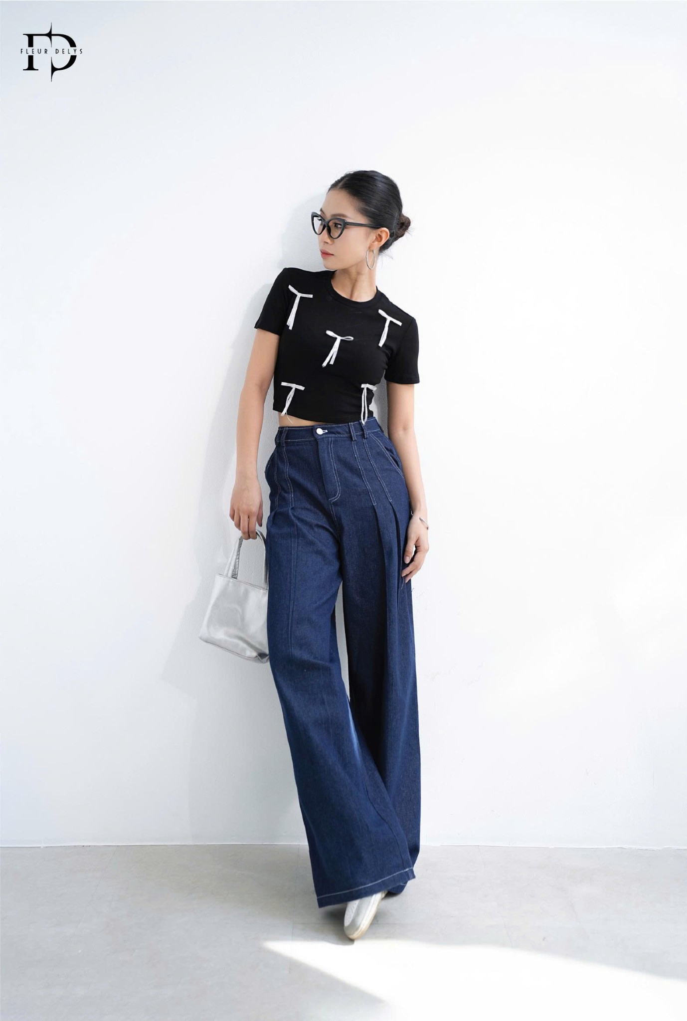 Quần Jean Thêu Chỉ Trắng - B11
