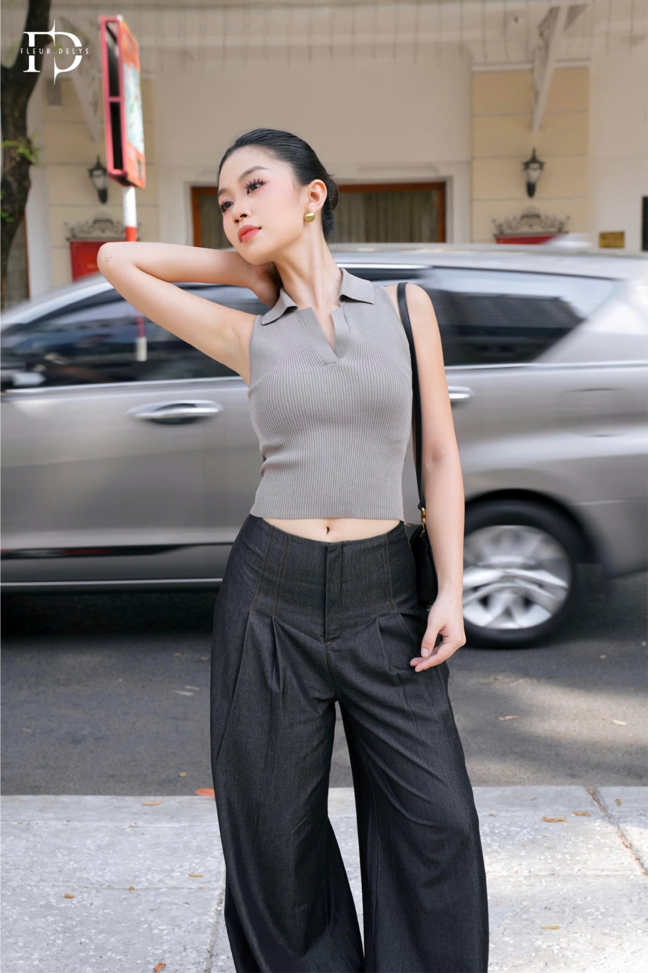 Áo Len Sát Nách Cổ V