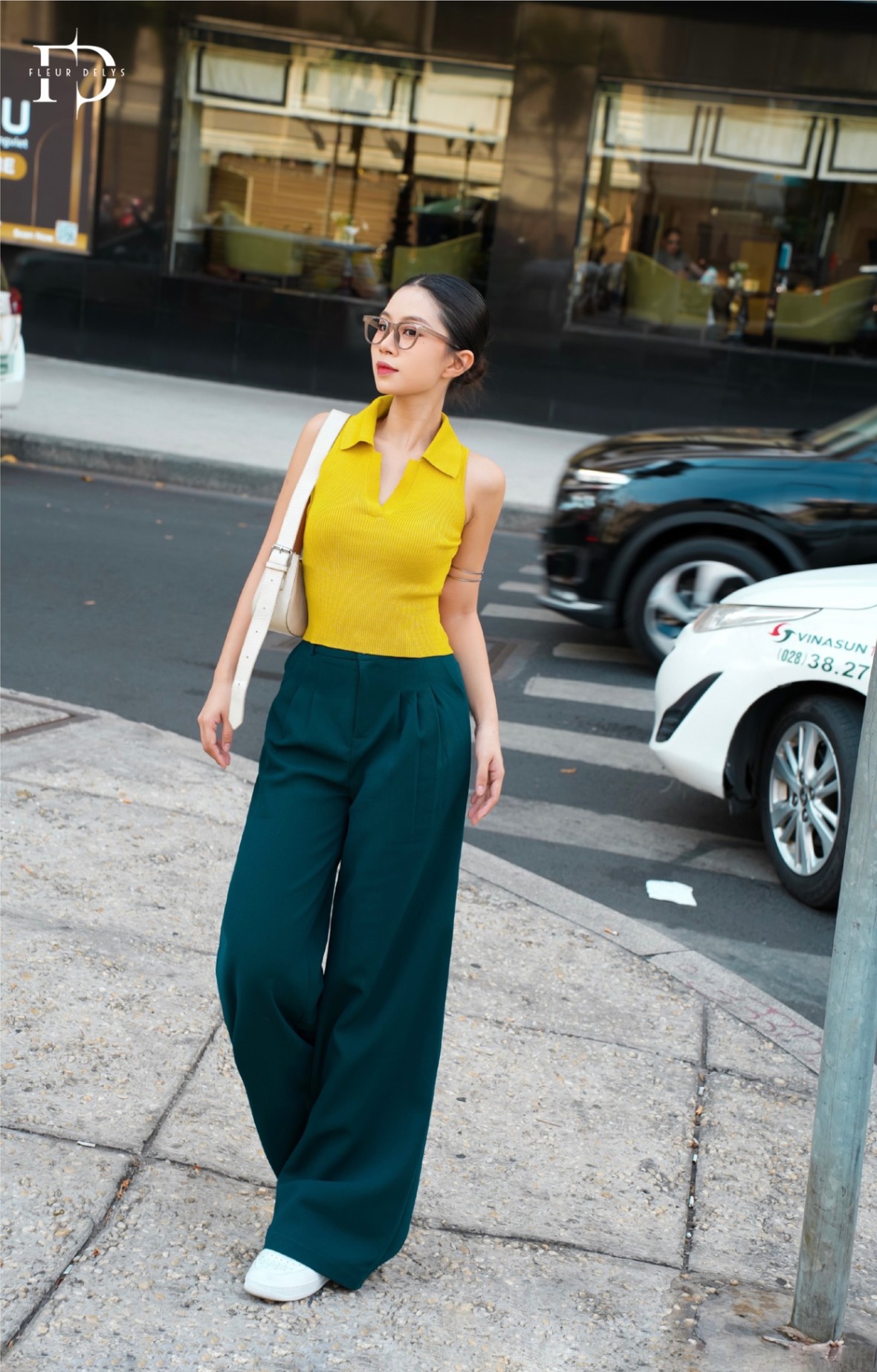 Áo Len Sát Nách Cổ V