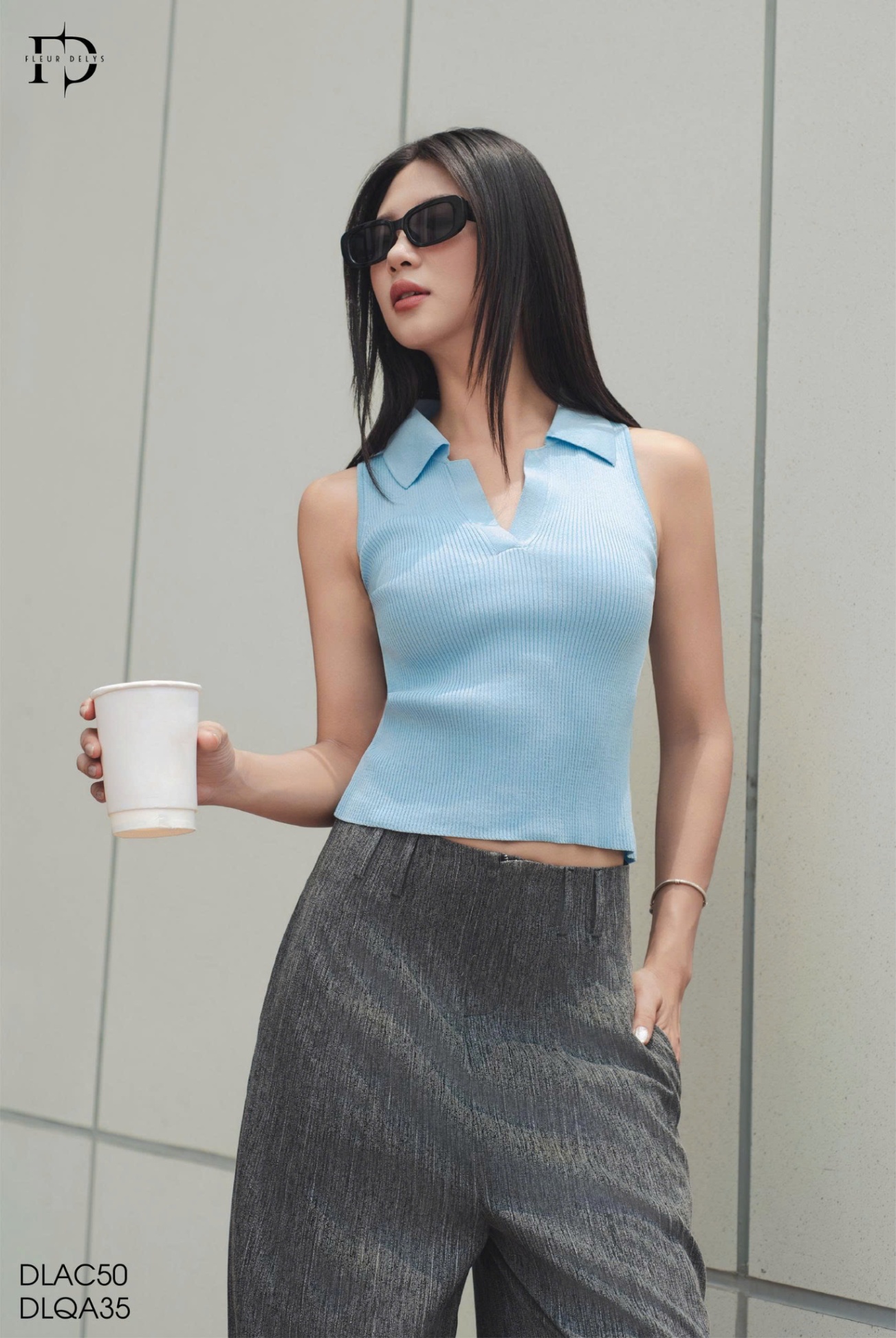 Áo Len Sát Nách Cổ V