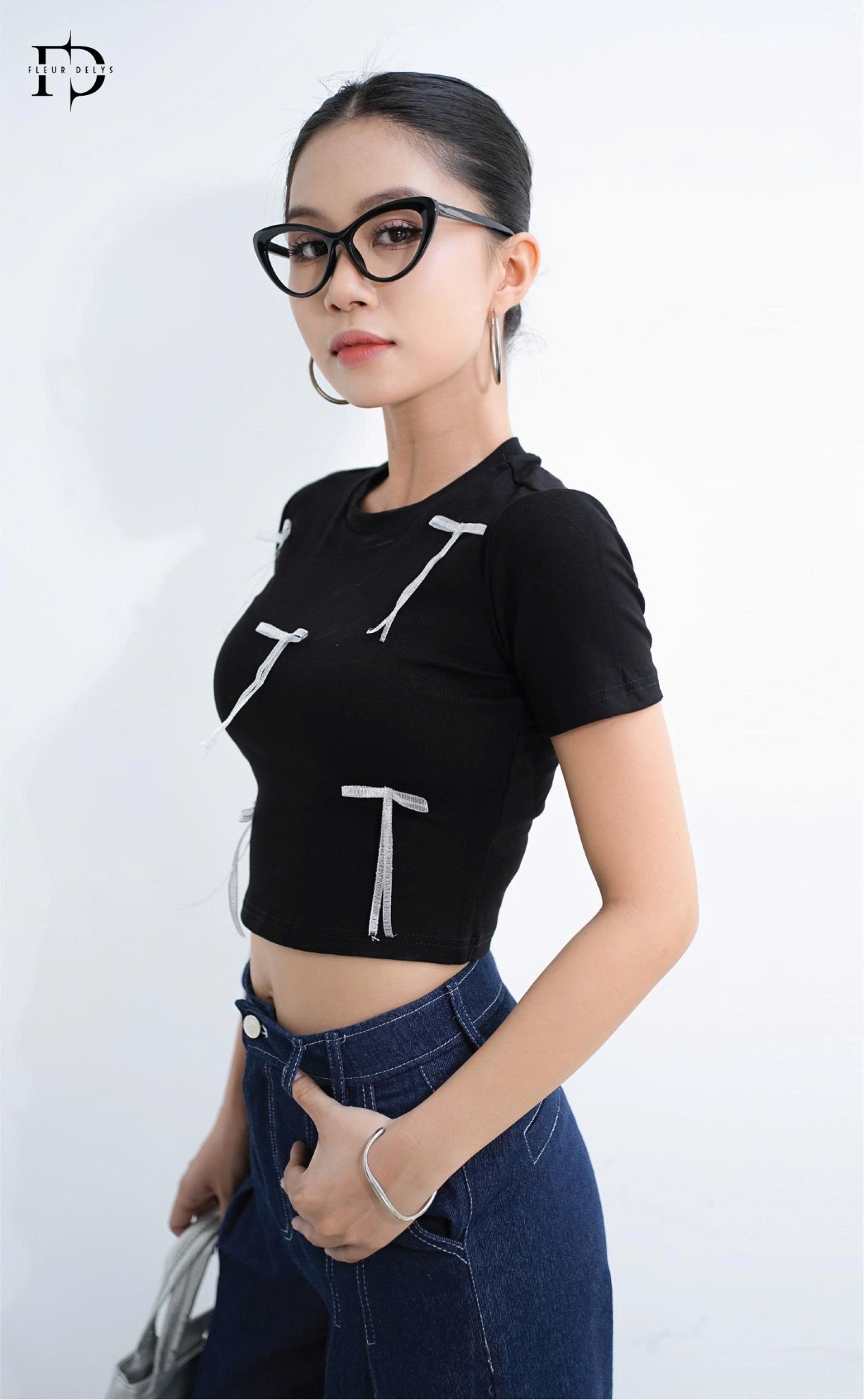Quần Jean Thêu Chỉ Trắng - B11