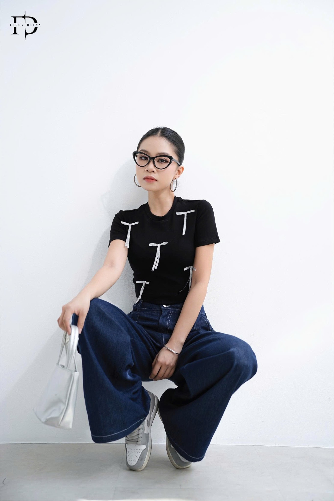 Quần Jean Thêu Chỉ Trắng - B11