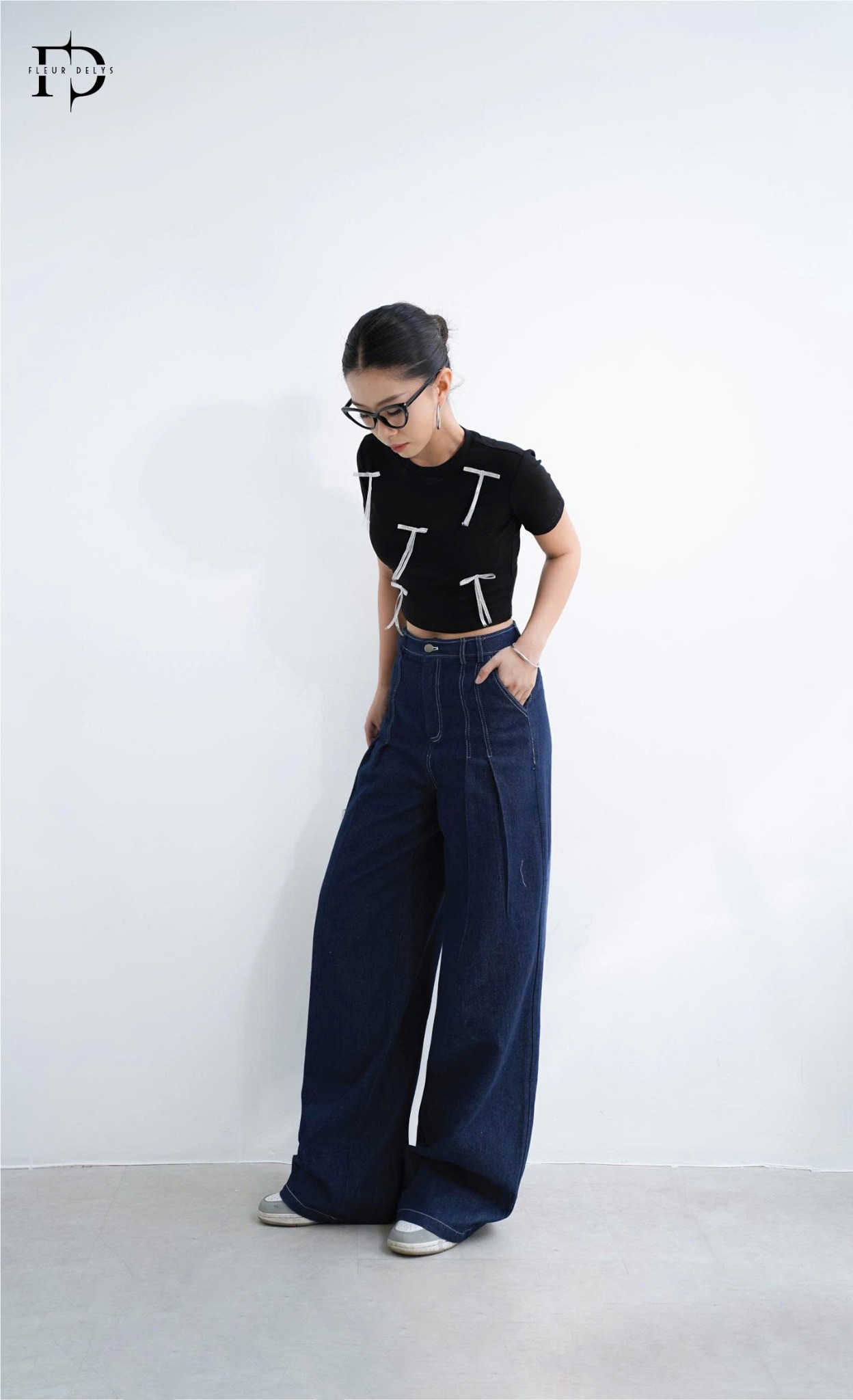 Quần Jean Thêu Chỉ Trắng - B11