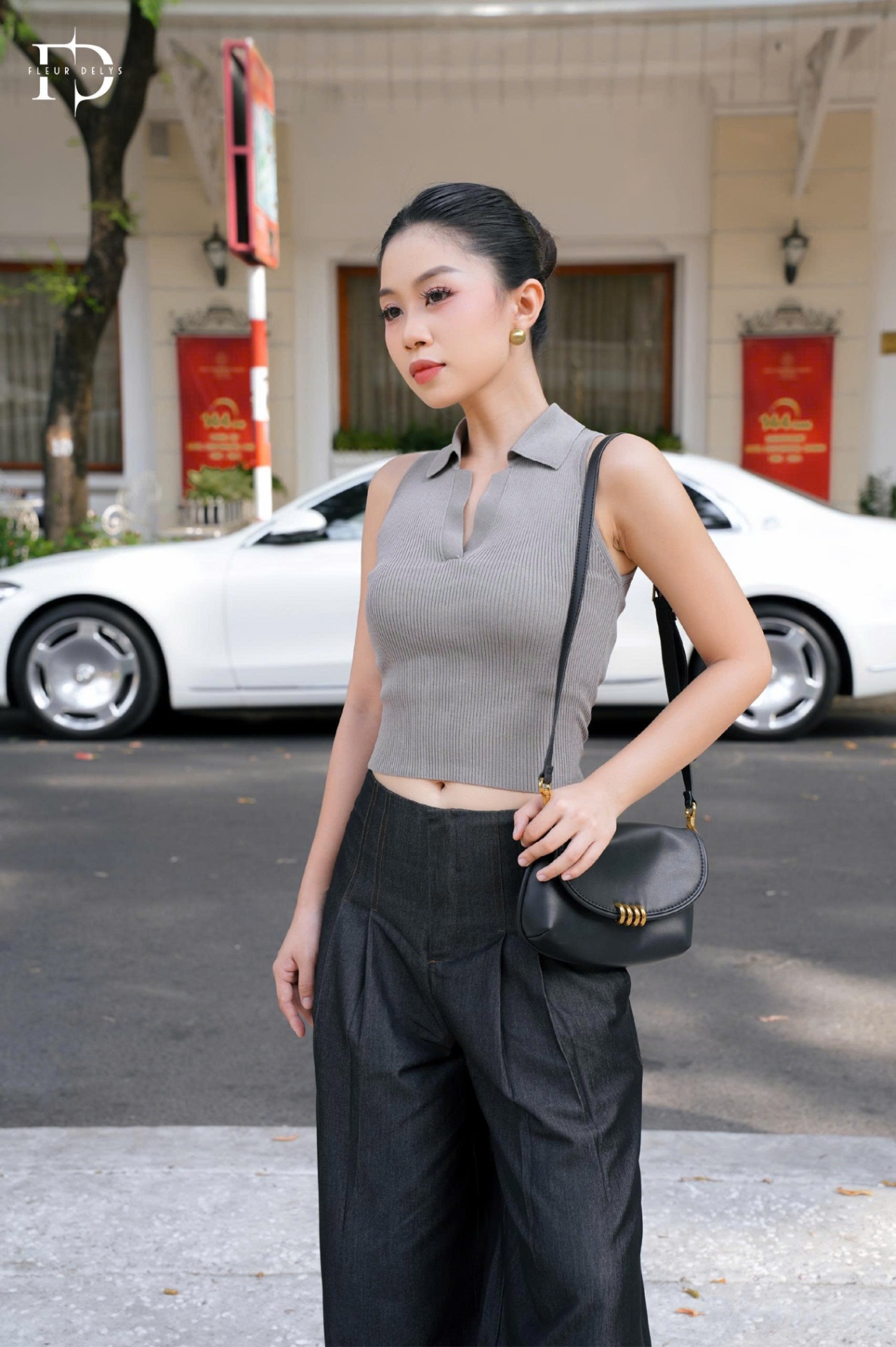 Áo Len Sát Nách Cổ V