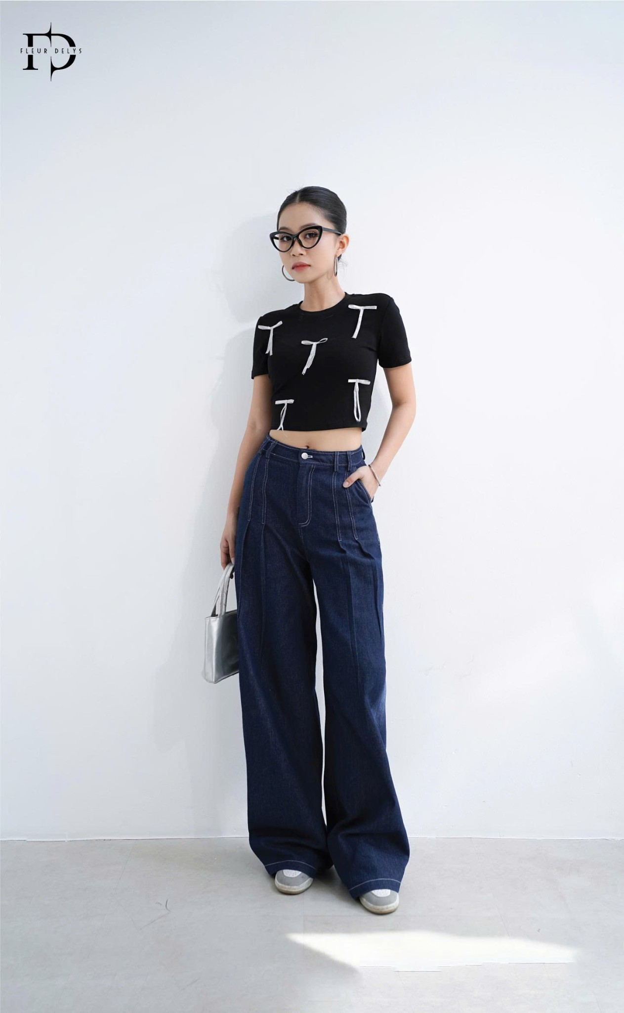 Quần Jean Thêu Chỉ Trắng - B11