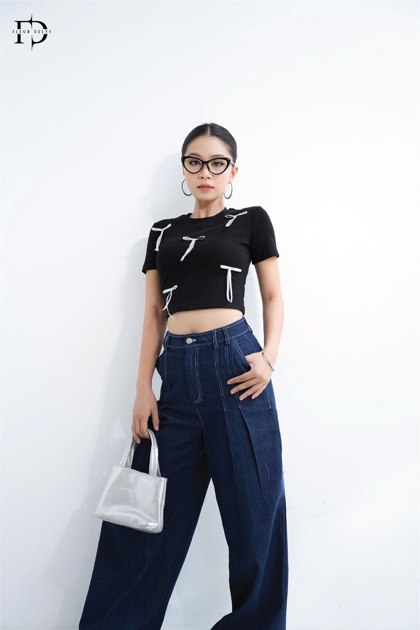 Quần Jean Thêu Chỉ Trắng - B11