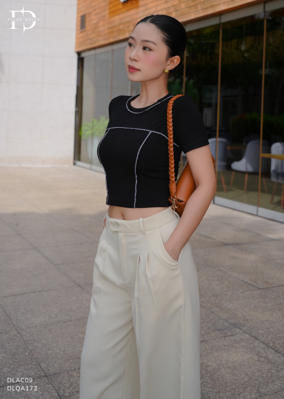 Áo Thun Ngắn Tay Chỉ Đen - B6