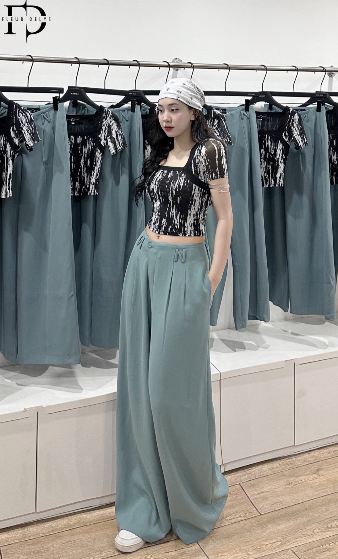 Áo Cổ Vuông Vân Gỗ