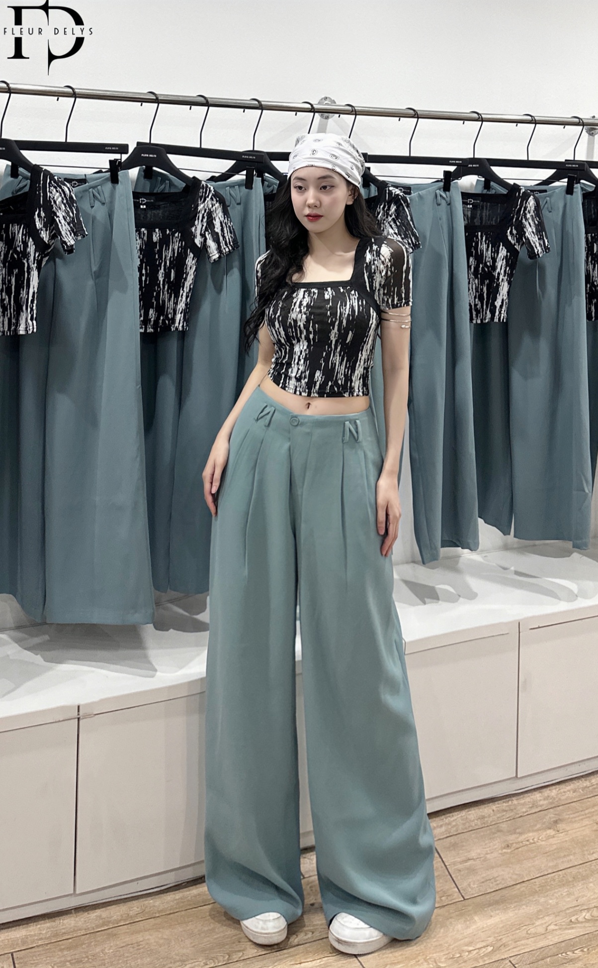 Áo Cổ Vuông Vân Gỗ
