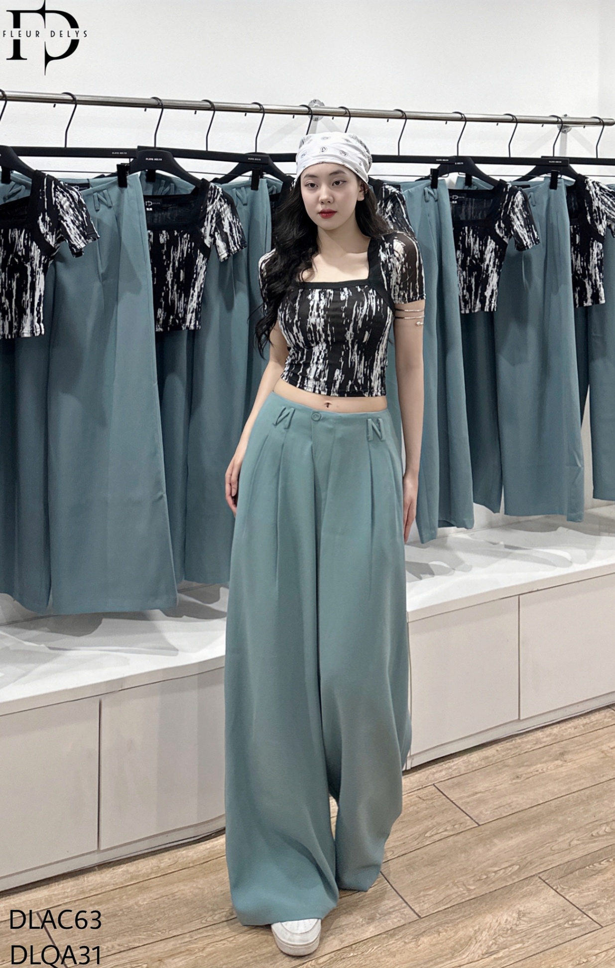 Áo Cổ Vuông Vân Gỗ
