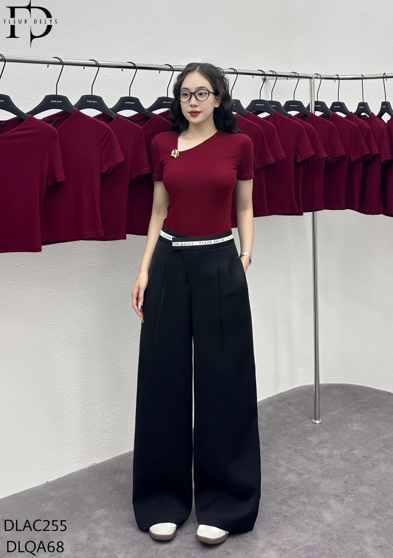 Áo Thun Cổ Tim Lệch