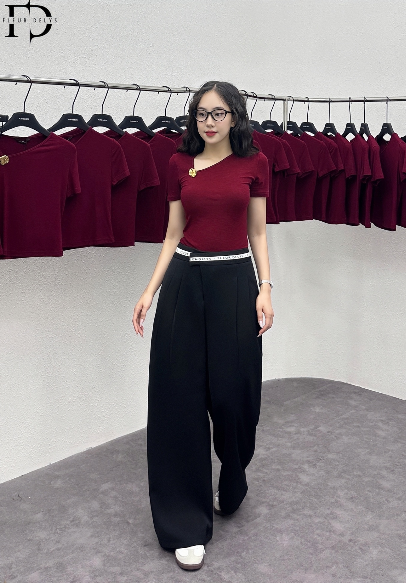 Áo Thun Cổ Tim Lệch