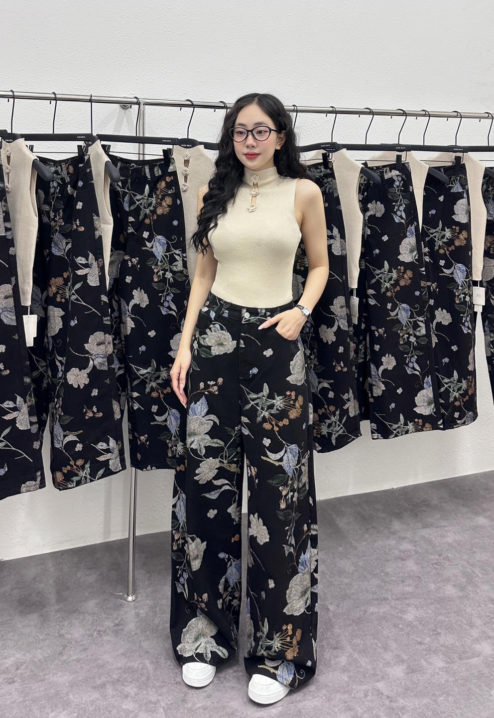 Áo Len Sát Nách Phối 3 Bông Hoa