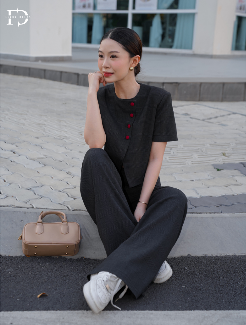 Set Kẻ Caro Cúc Bọc Đỏ