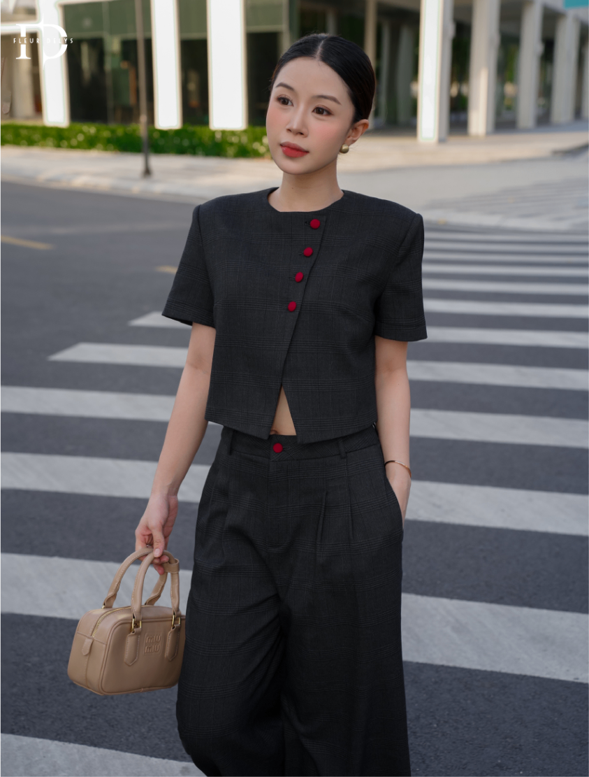 Set Kẻ Caro Cúc Bọc Đỏ