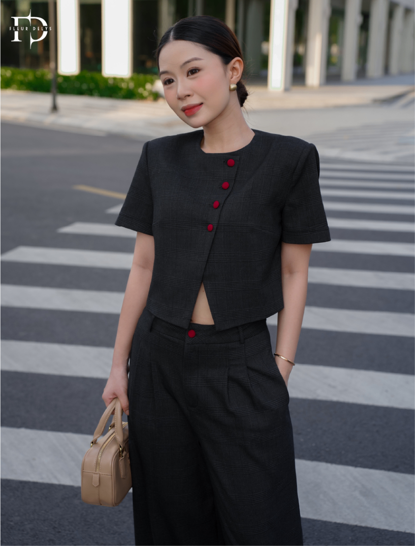 Set Kẻ Caro Cúc Bọc Đỏ