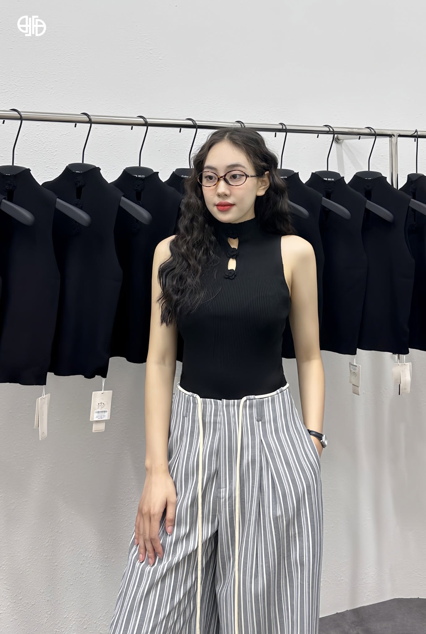 Áo Len Sát Nách Phối 3 Bông Hoa