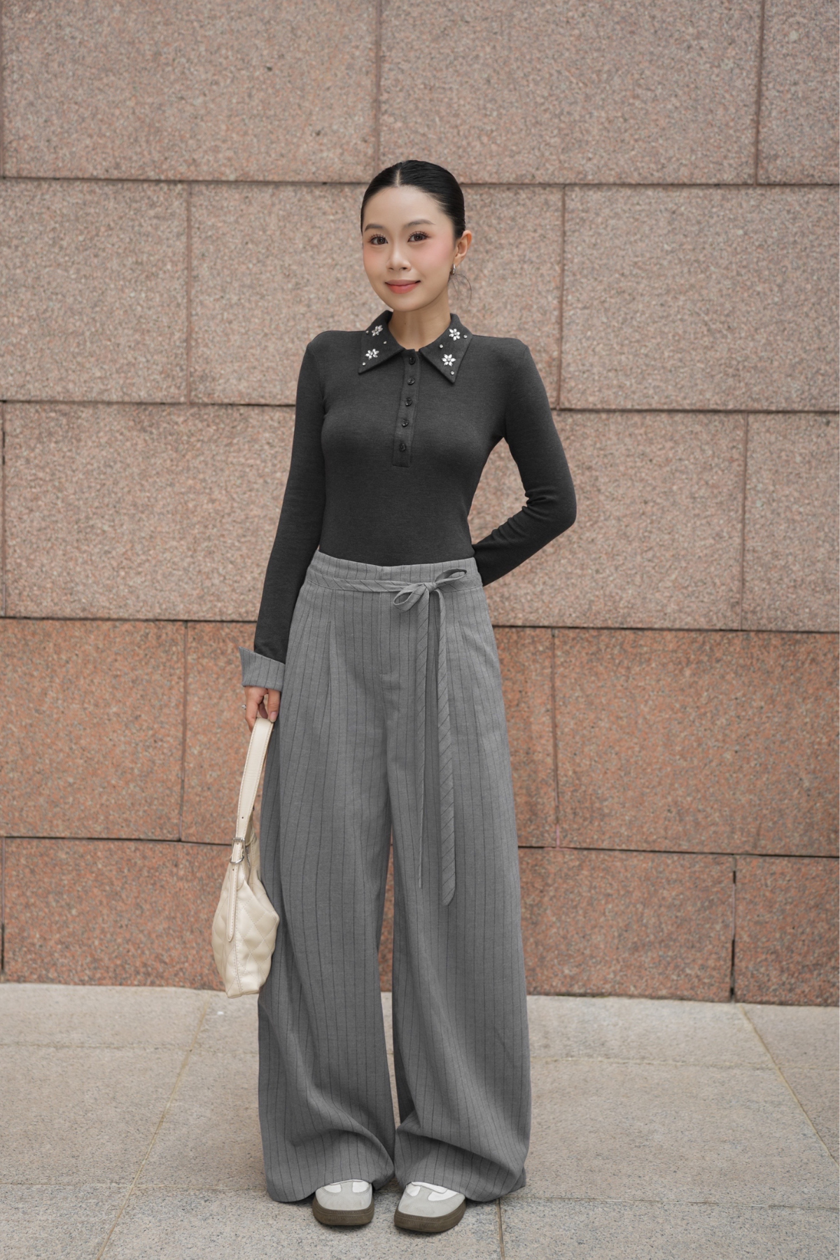 Áo Thun Đính Đá Lá Cổ