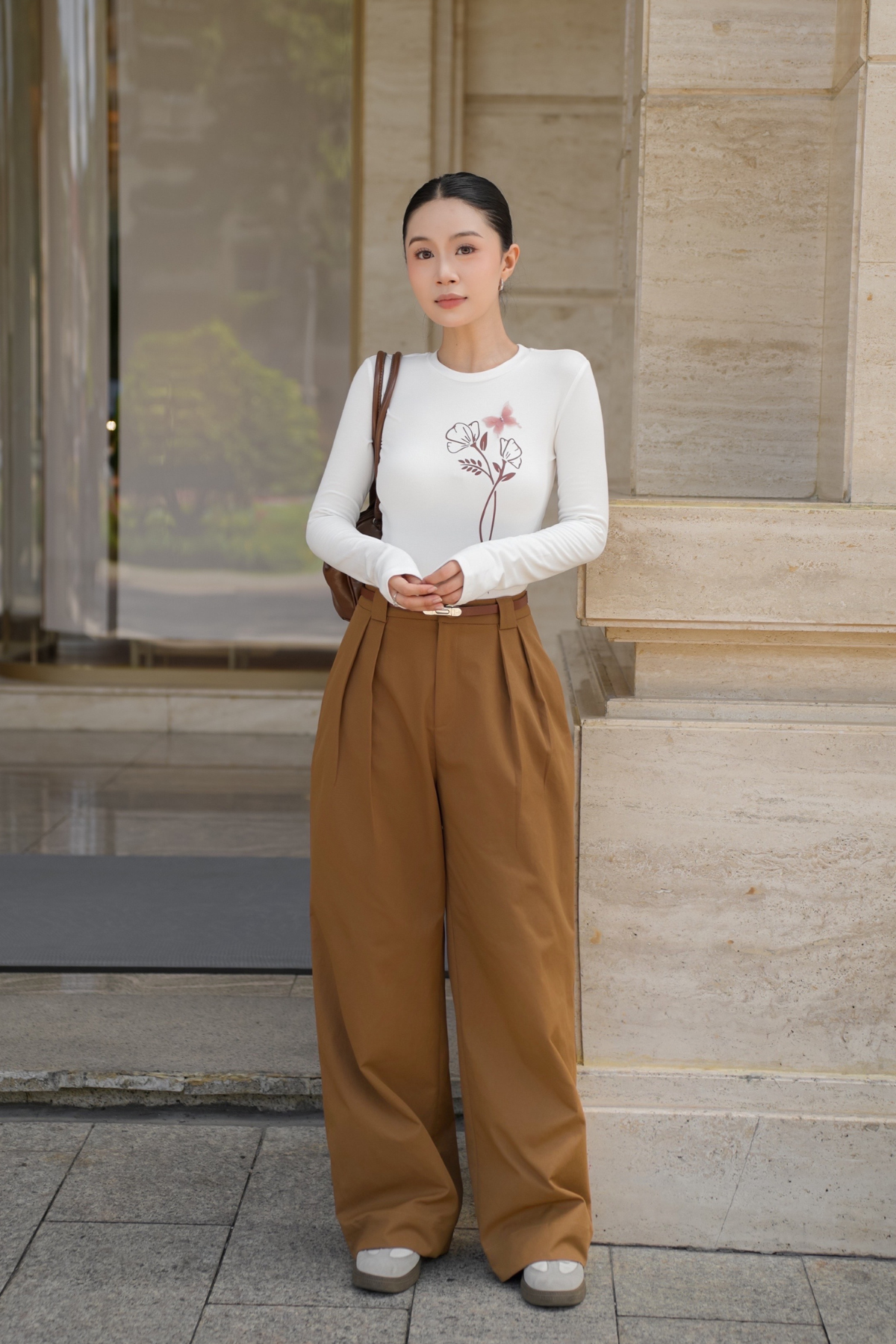 Áo Zip Trắng Đính Họa Tiết