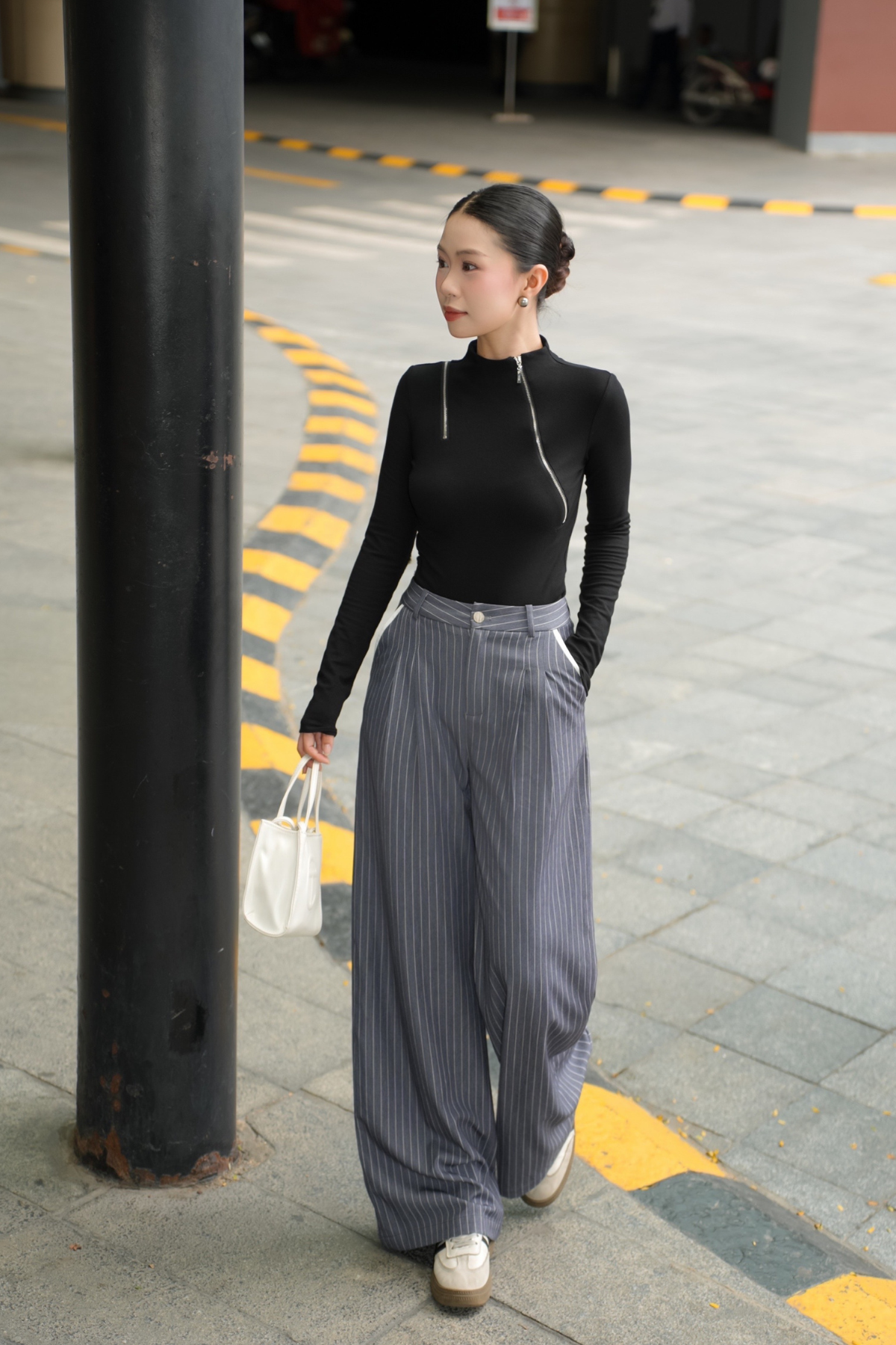 Quần Kẻ Túi Lé Trắng