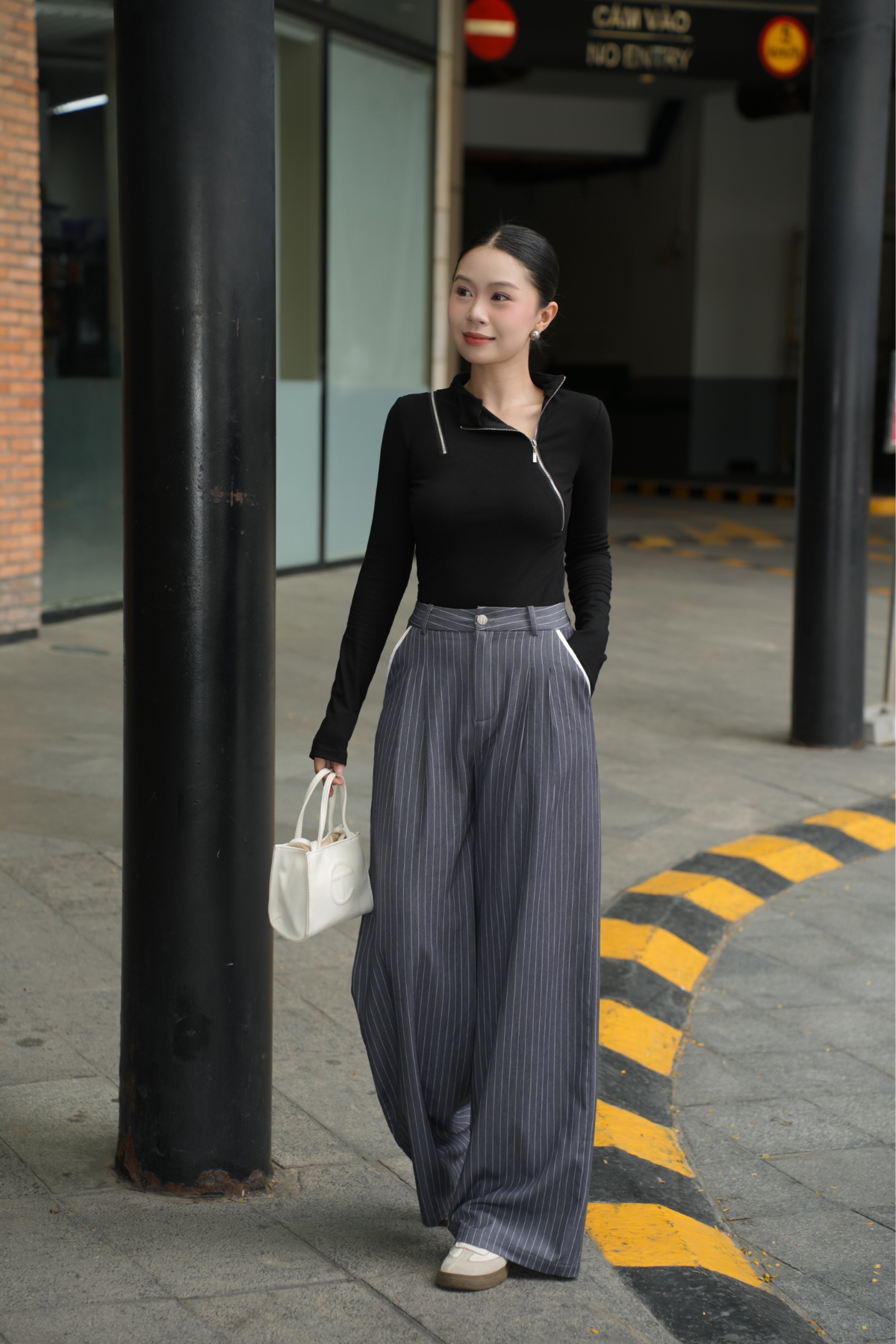 Quần Kẻ Túi Lé Trắng