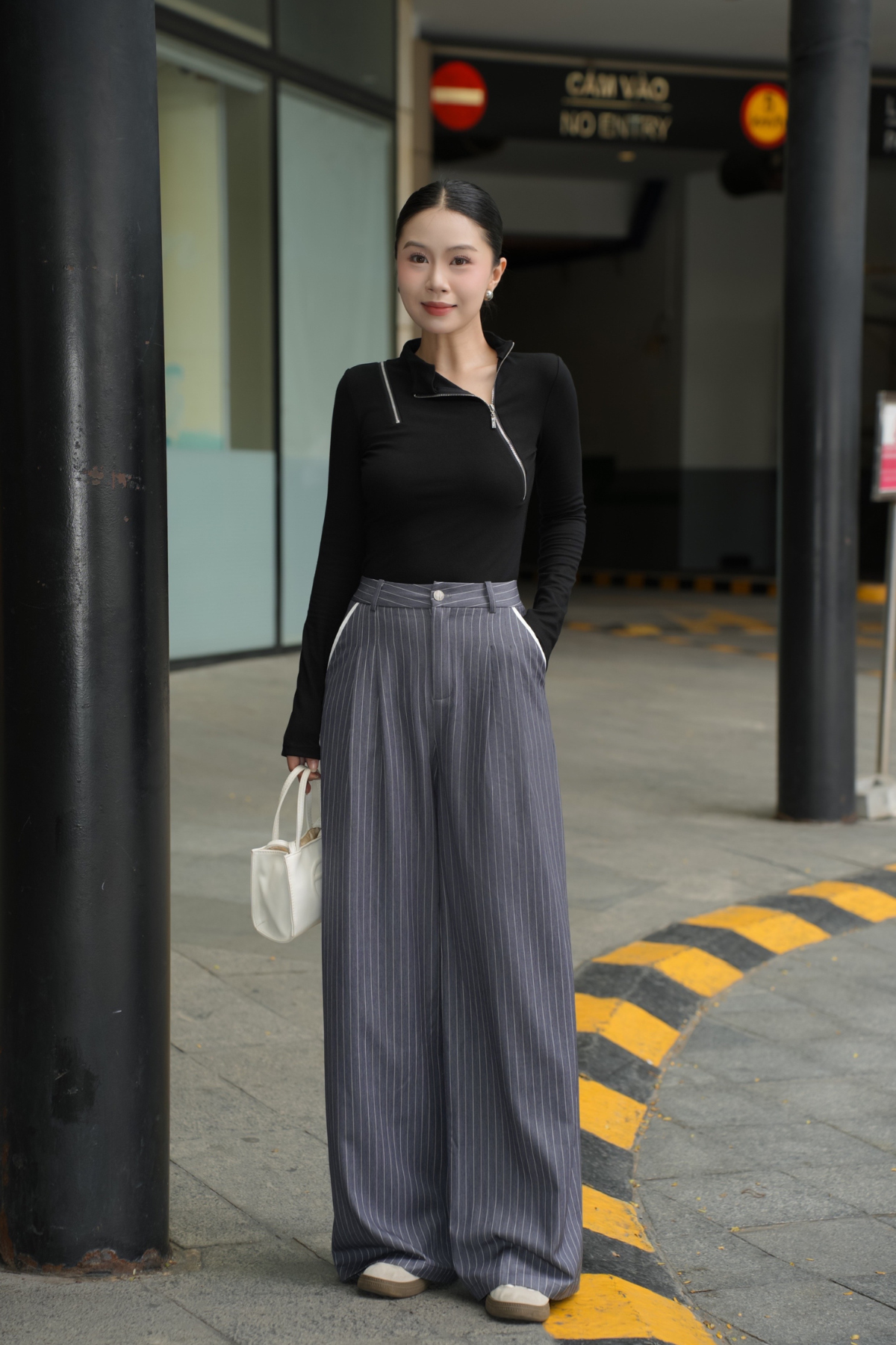 Quần Kẻ Túi Lé Trắng