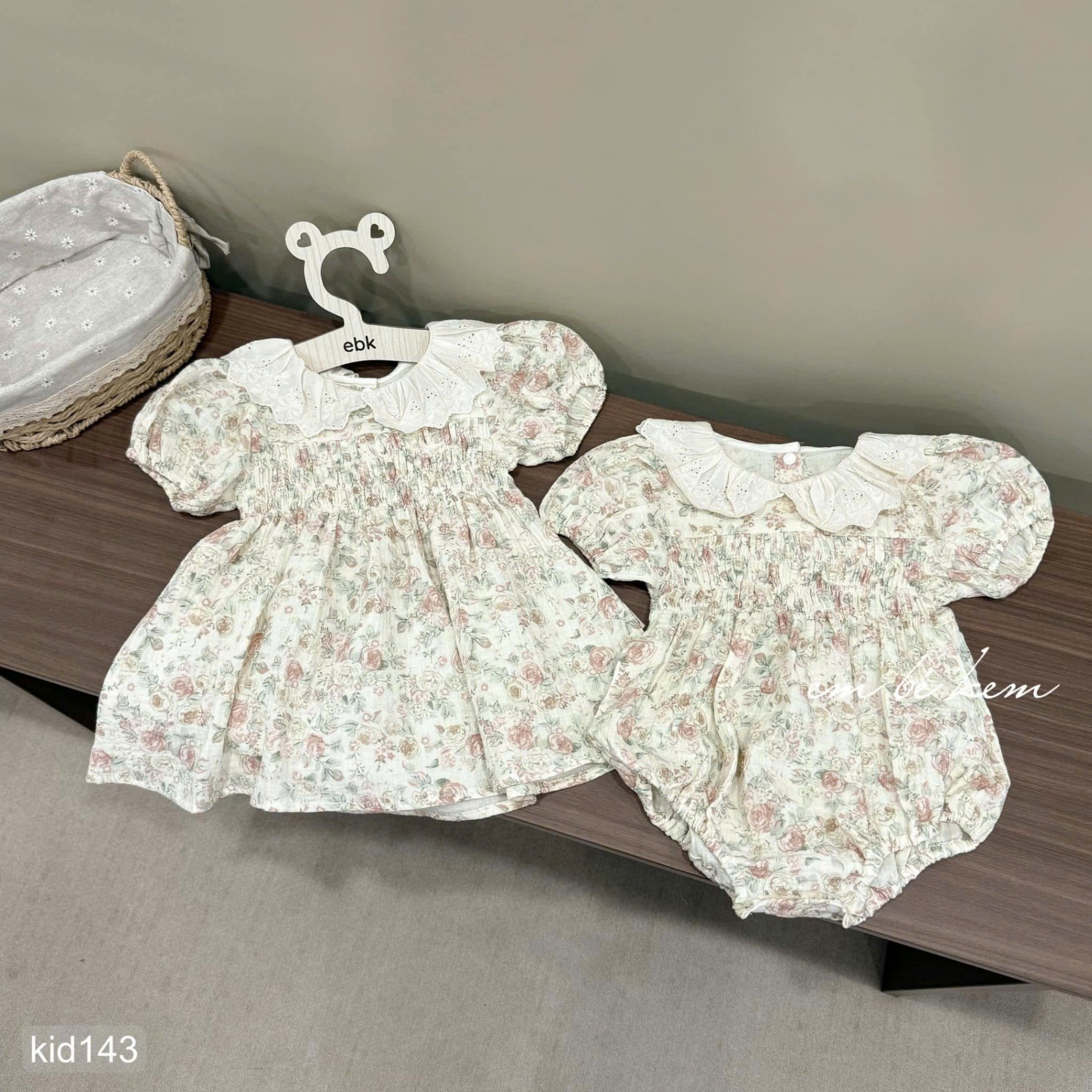 HCS Suit váy hoa moss cho bé lẻ sz s ( 7-9kg)