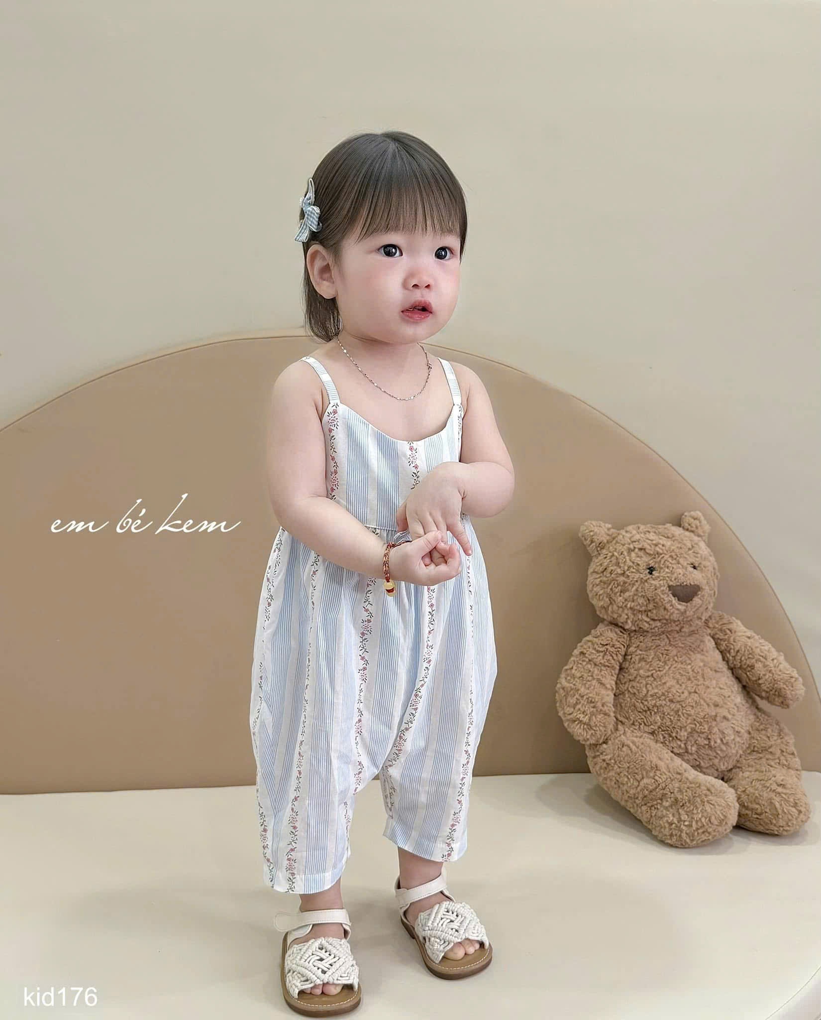HCS Suit hai dây kẻ phối hoa nhí cho bé