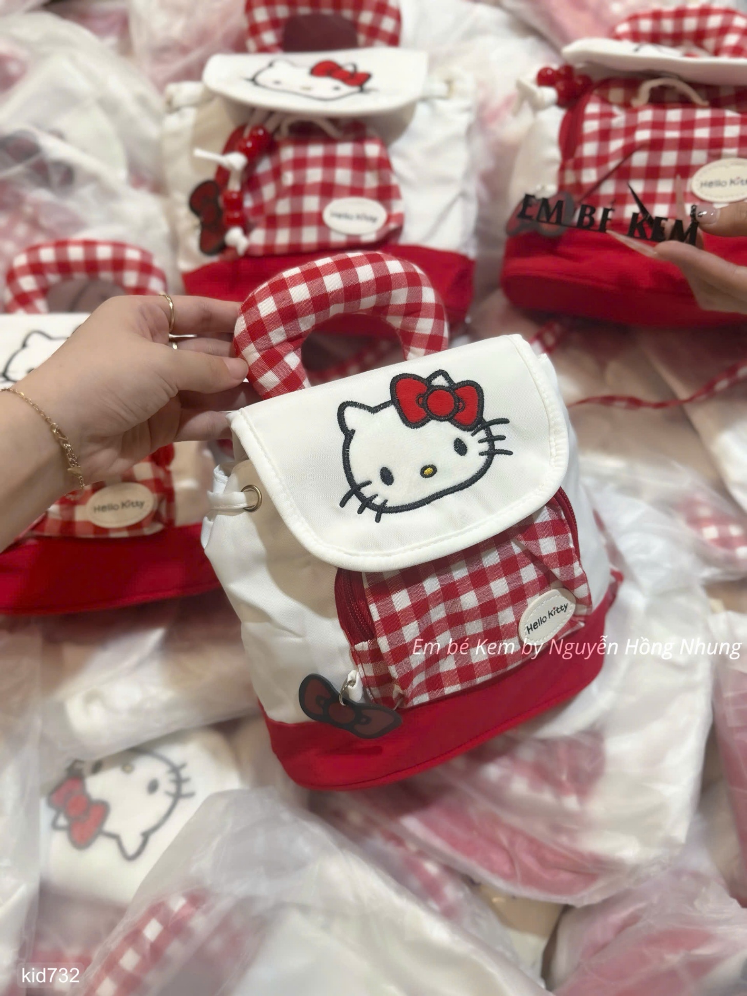 HCS (M25k.732) Balo kẻ đỏ hình hello kitty siêu xinh
