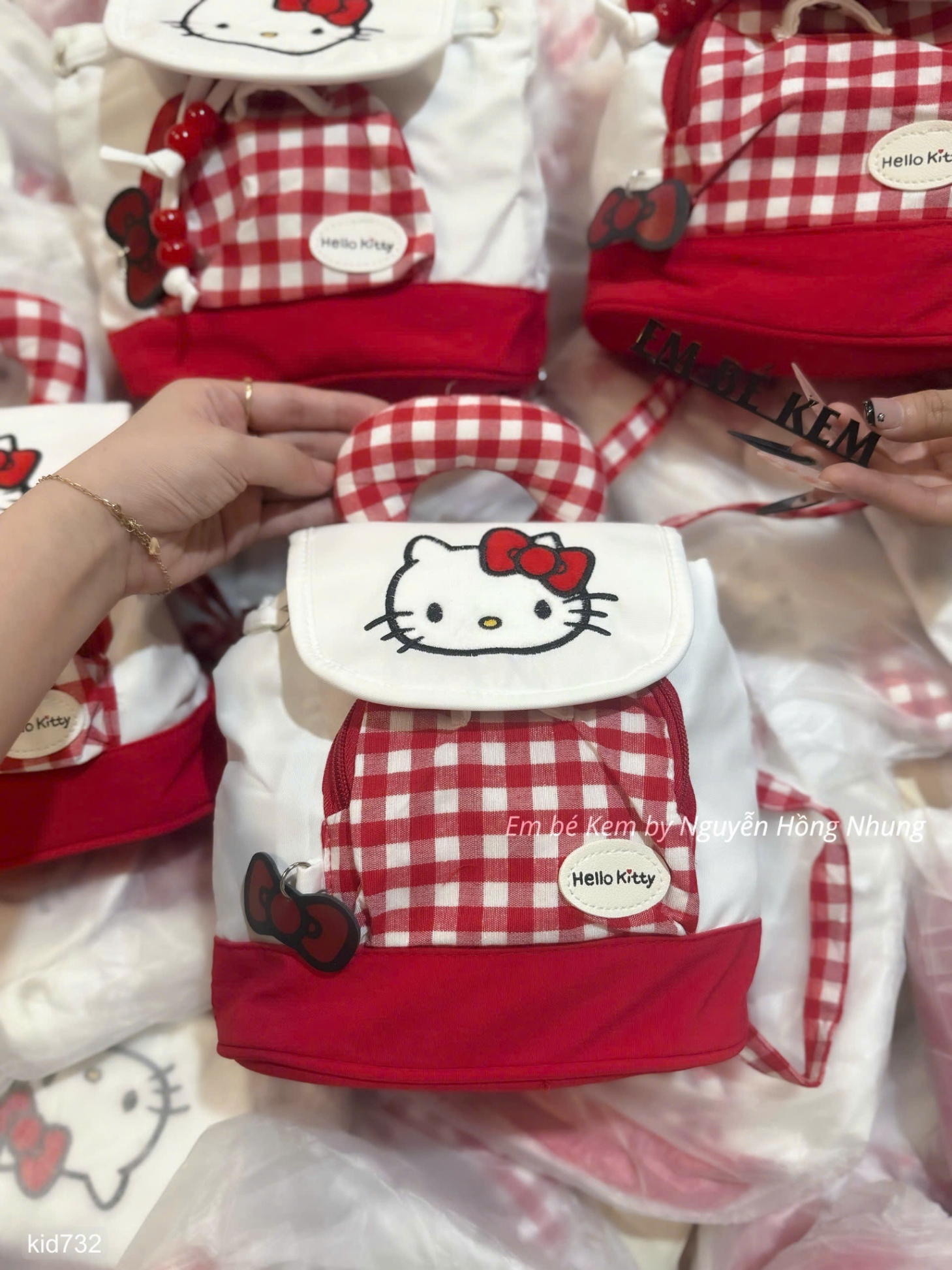 HCS (M25k.732) Balo kẻ đỏ hình hello kitty siêu xinh