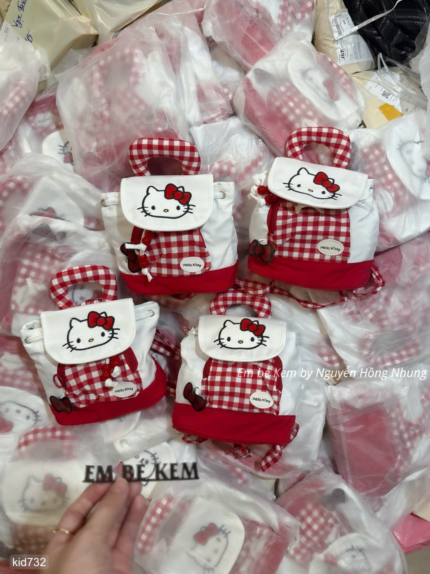 HCS (M25k.732) Balo kẻ đỏ hình hello kitty siêu xinh