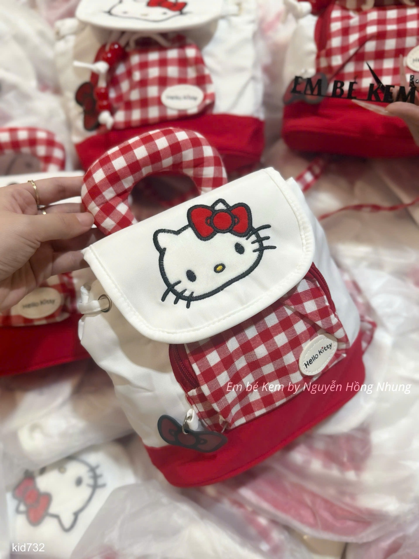 HCS (M25k.732) Balo kẻ đỏ hình hello kitty siêu xinh