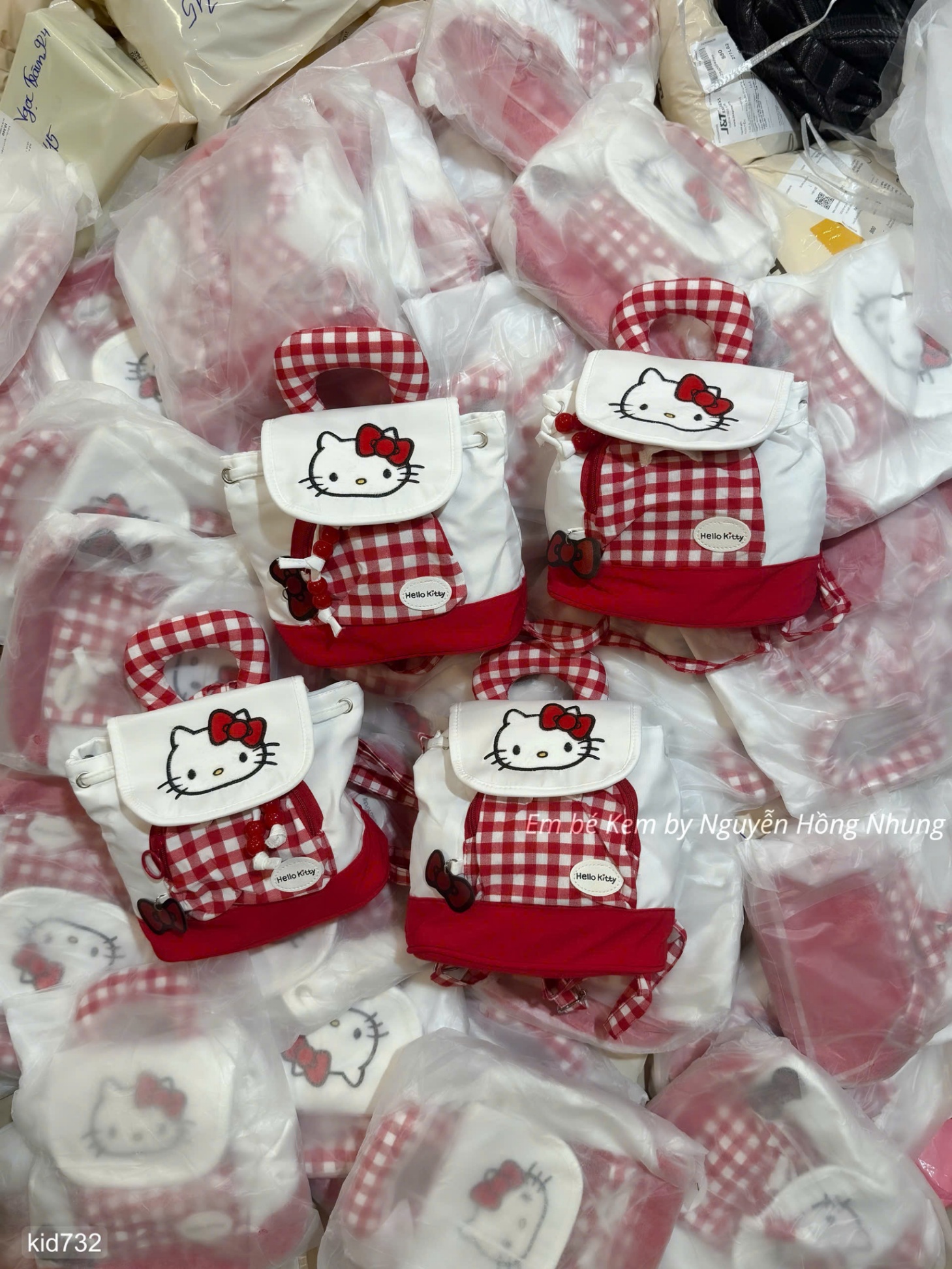 HCS (M25k.732) Balo kẻ đỏ hình hello kitty siêu xinh