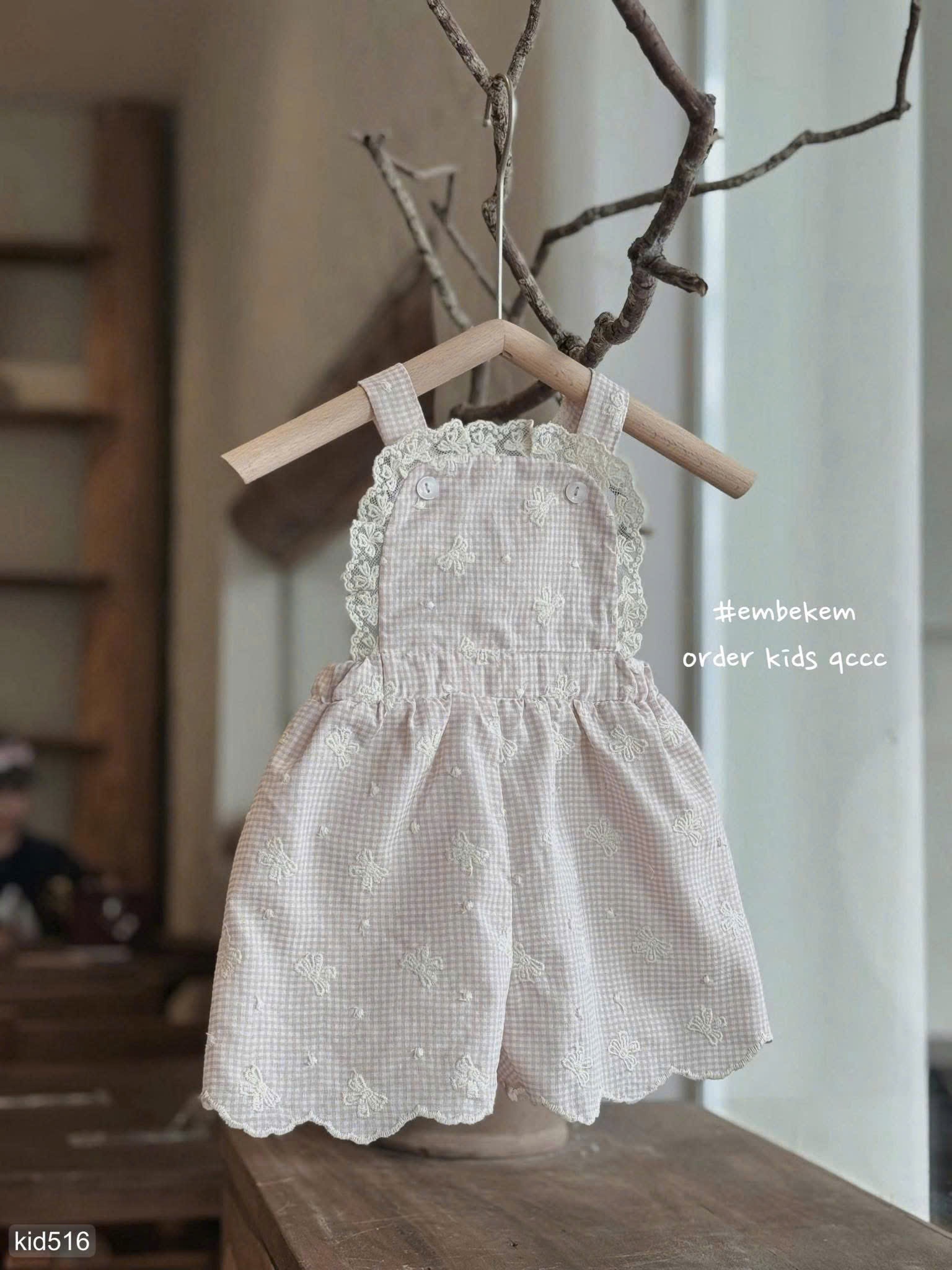 HCS Yếm thêu nơ viền ren lẻ sz S ( 7-9kg)