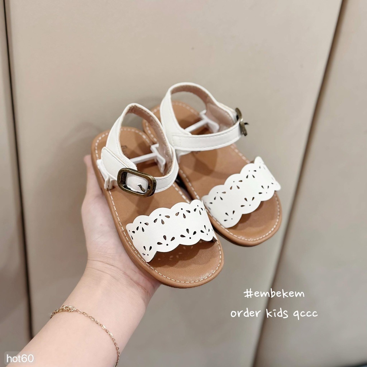 HCS Sandal quai trắng đế nâu bệt cho bé