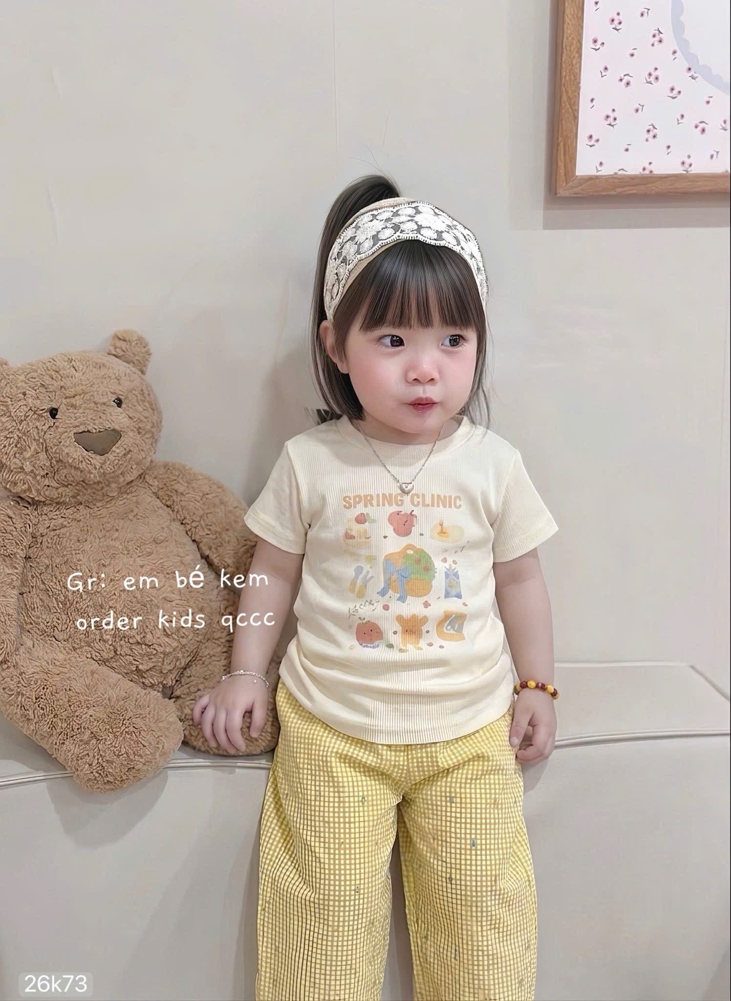 HCS (26K73) Set áo phông trắng Spring Clinic quần suông vàng chấm màu cho bé
