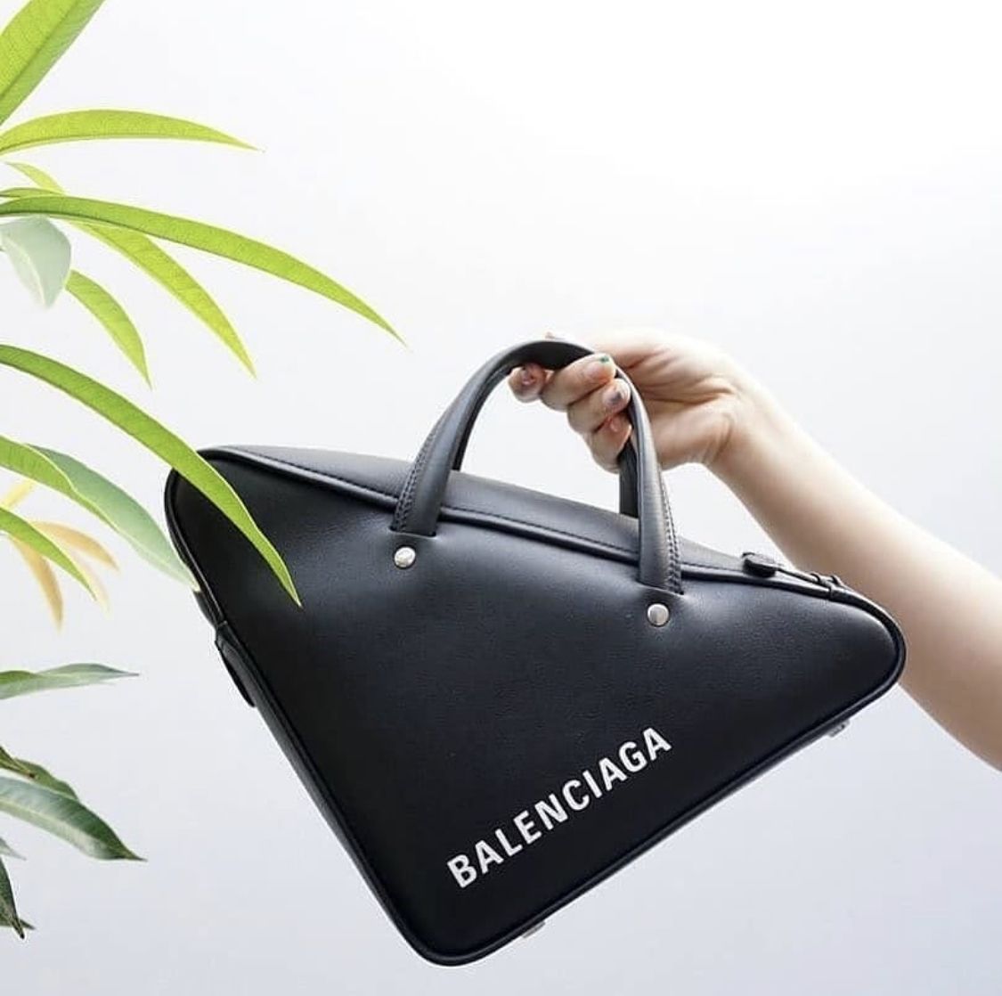 Tips phối đồ với túi Balenciaga thu hút mọi ánh nhìn 2