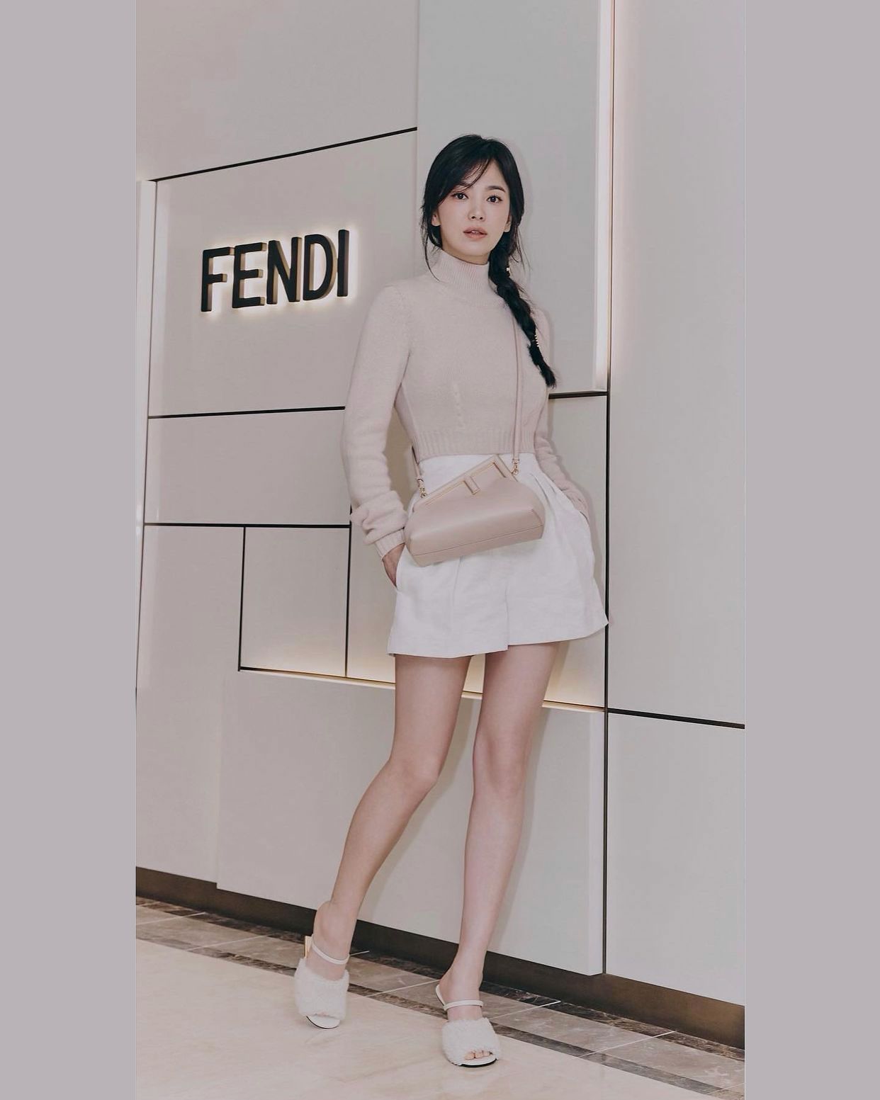 Gợi ý 3 cách phối đồ với túi xách Fendi cực trendy và thu hút 3