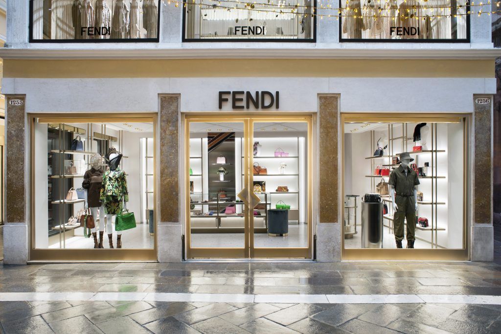 Gợi ý 3 cách phối đồ với túi xách Fendi cực trendy và thu hút 1